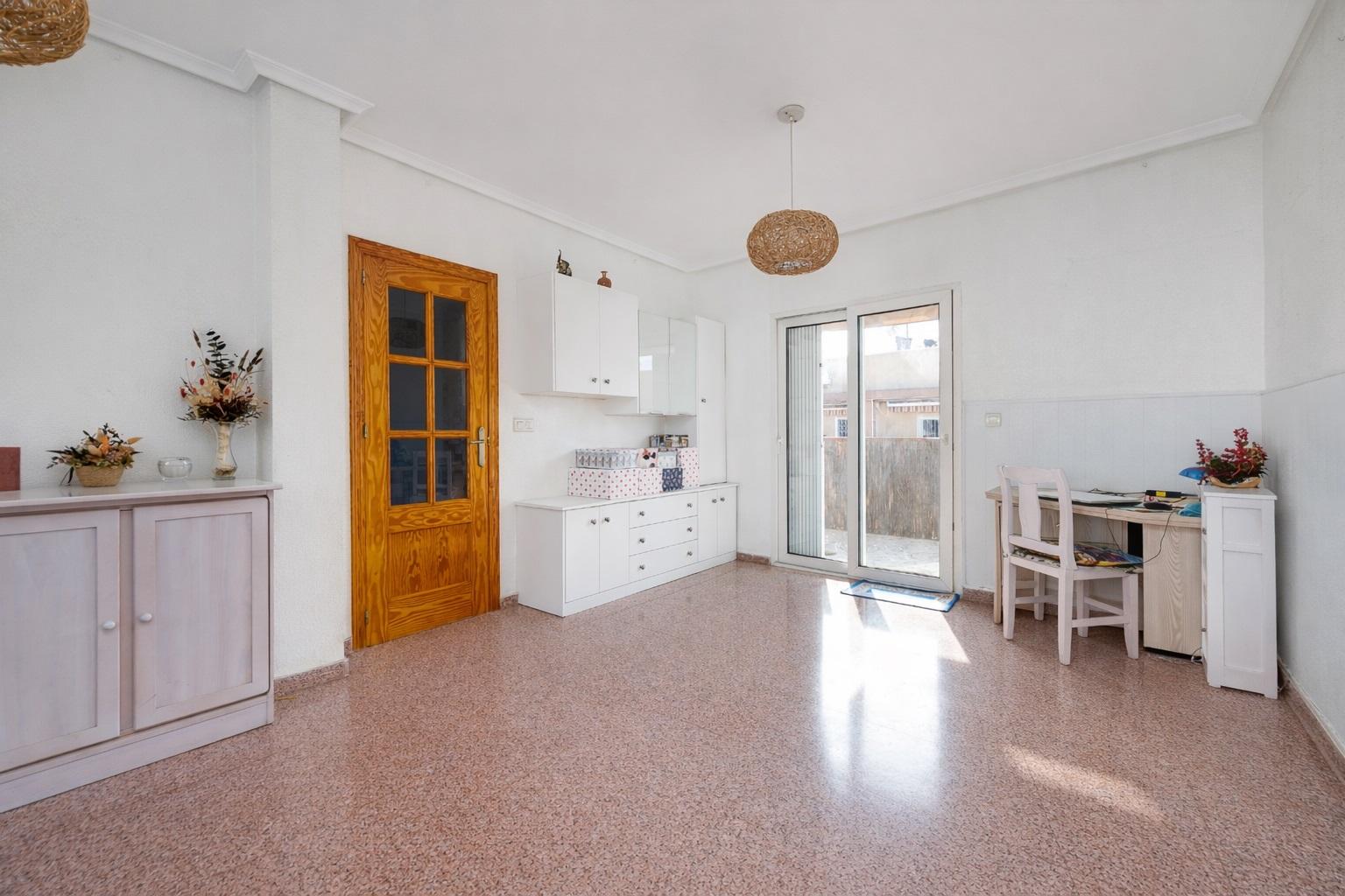 Resale - 2 Bedroom 2 Bathroom  in Torrevieja - Parque de Las Naciones - Alicante