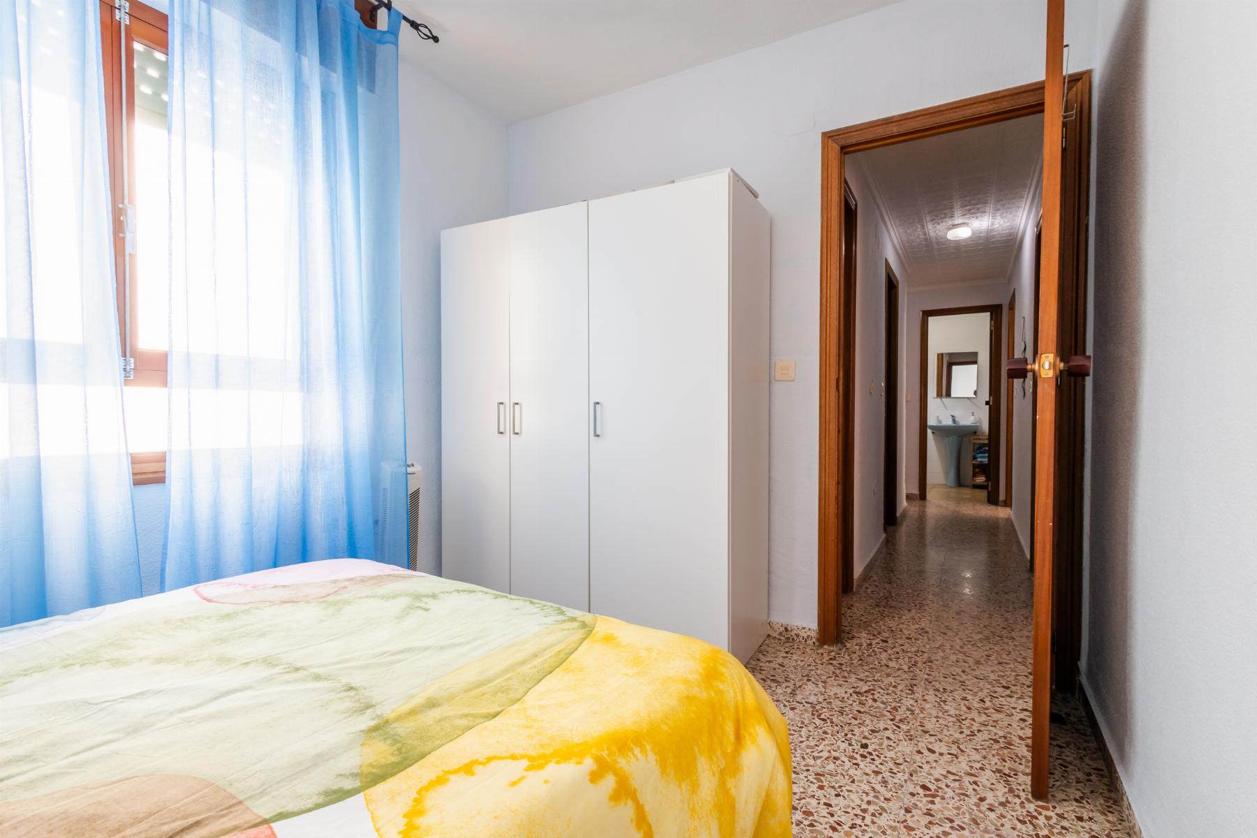 Resale - 3 Bedroom 2 Bathroom  in Torrevieja - playa de los naufragos - Alicante