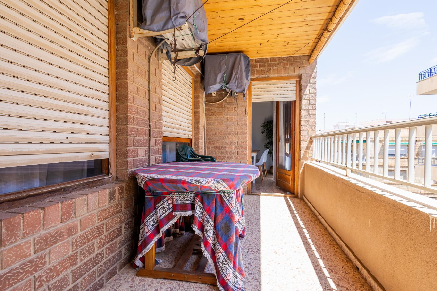 Resale - 3 Bedroom 2 Bathroom  in Torrevieja - playa de los naufragos - Alicante