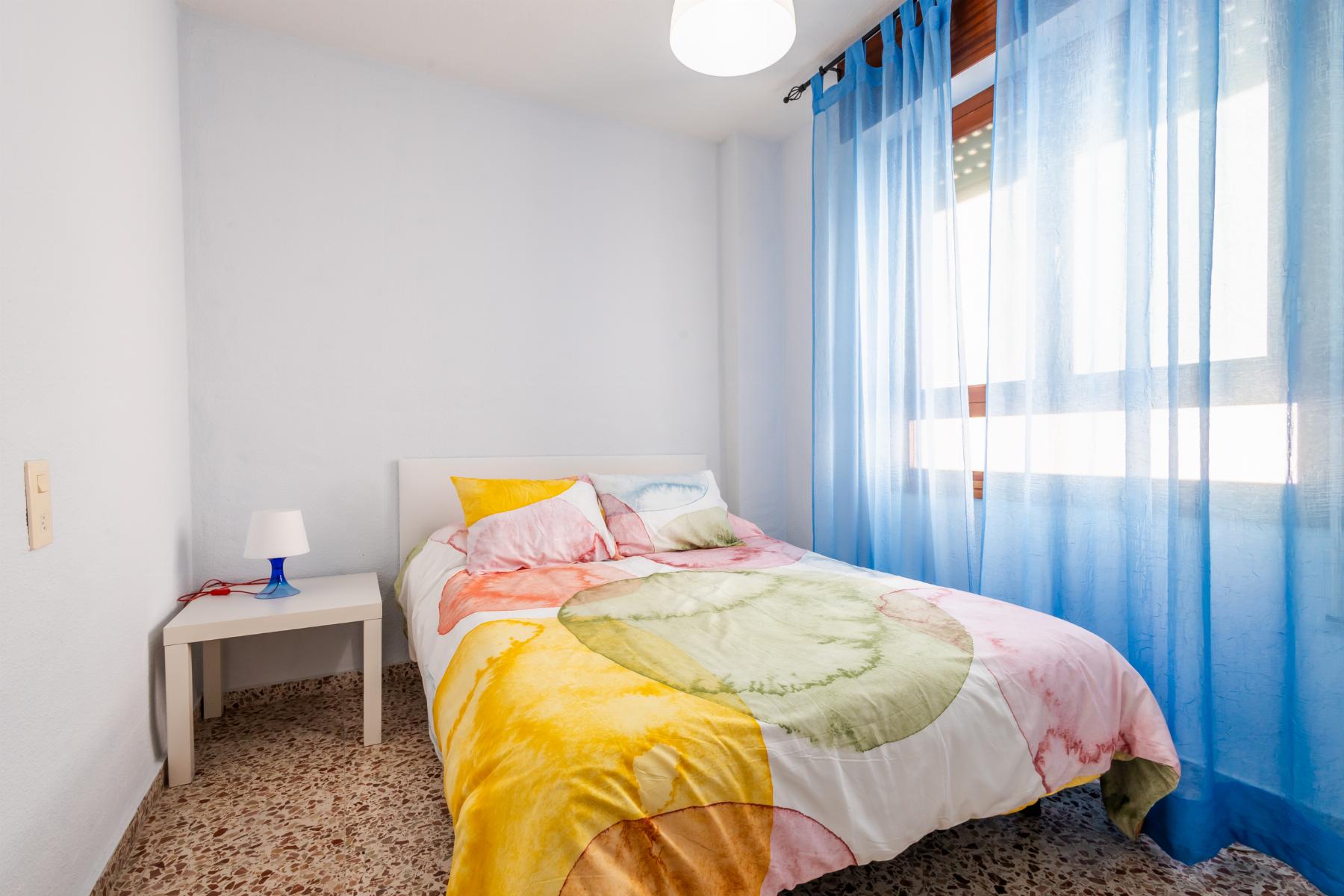 Resale - 3 Bedroom 2 Bathroom  in Torrevieja - playa de los naufragos - Alicante