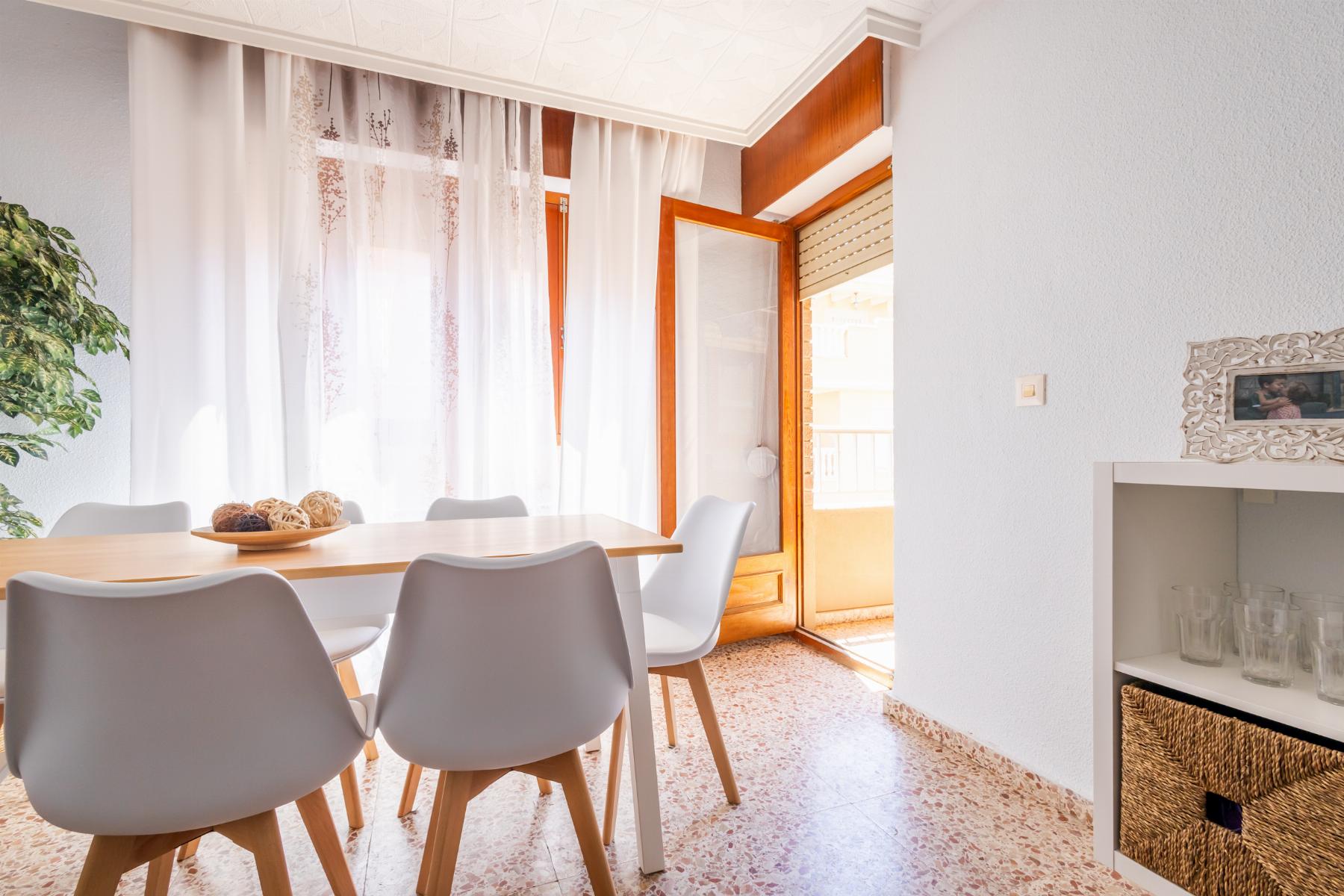 Resale - 3 Bedroom 2 Bathroom  in Torrevieja - playa de los naufragos - Alicante