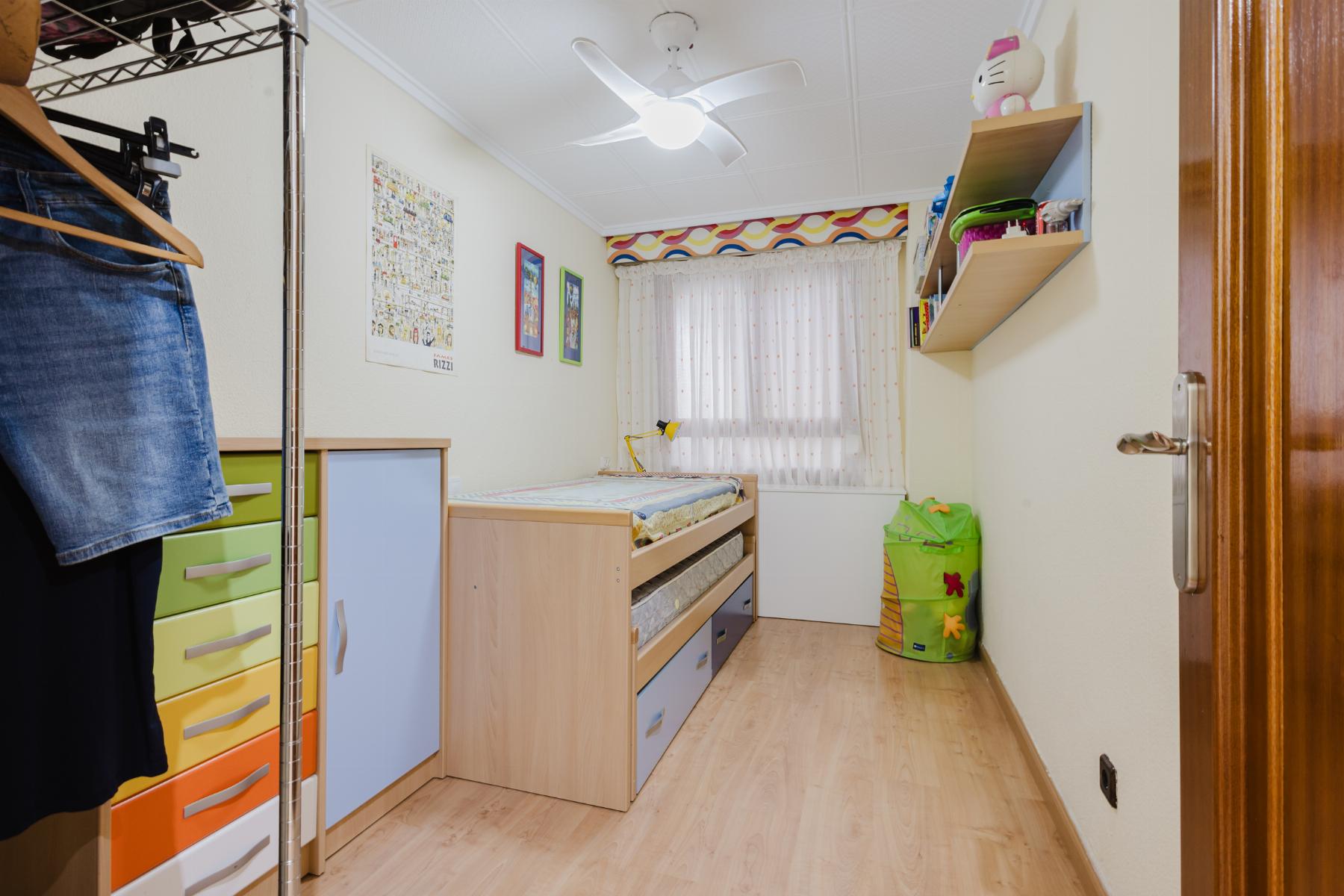 Resale - 3 Bedroom 2 Bathroom  in Torrevieja - Playa del Acequión - Alicante