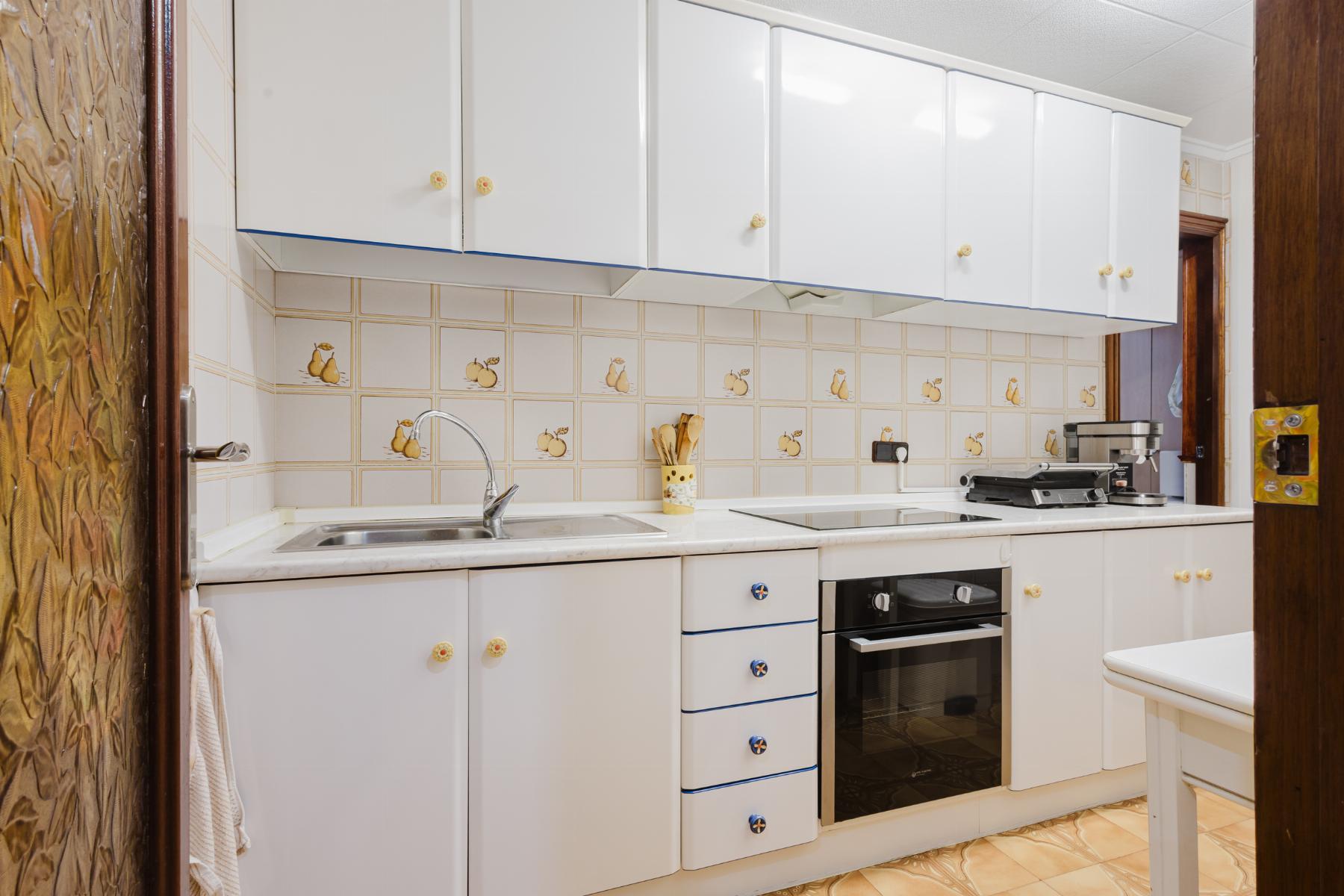 Resale - 3 Bedroom 2 Bathroom  in Torrevieja - Playa del Acequión - Alicante