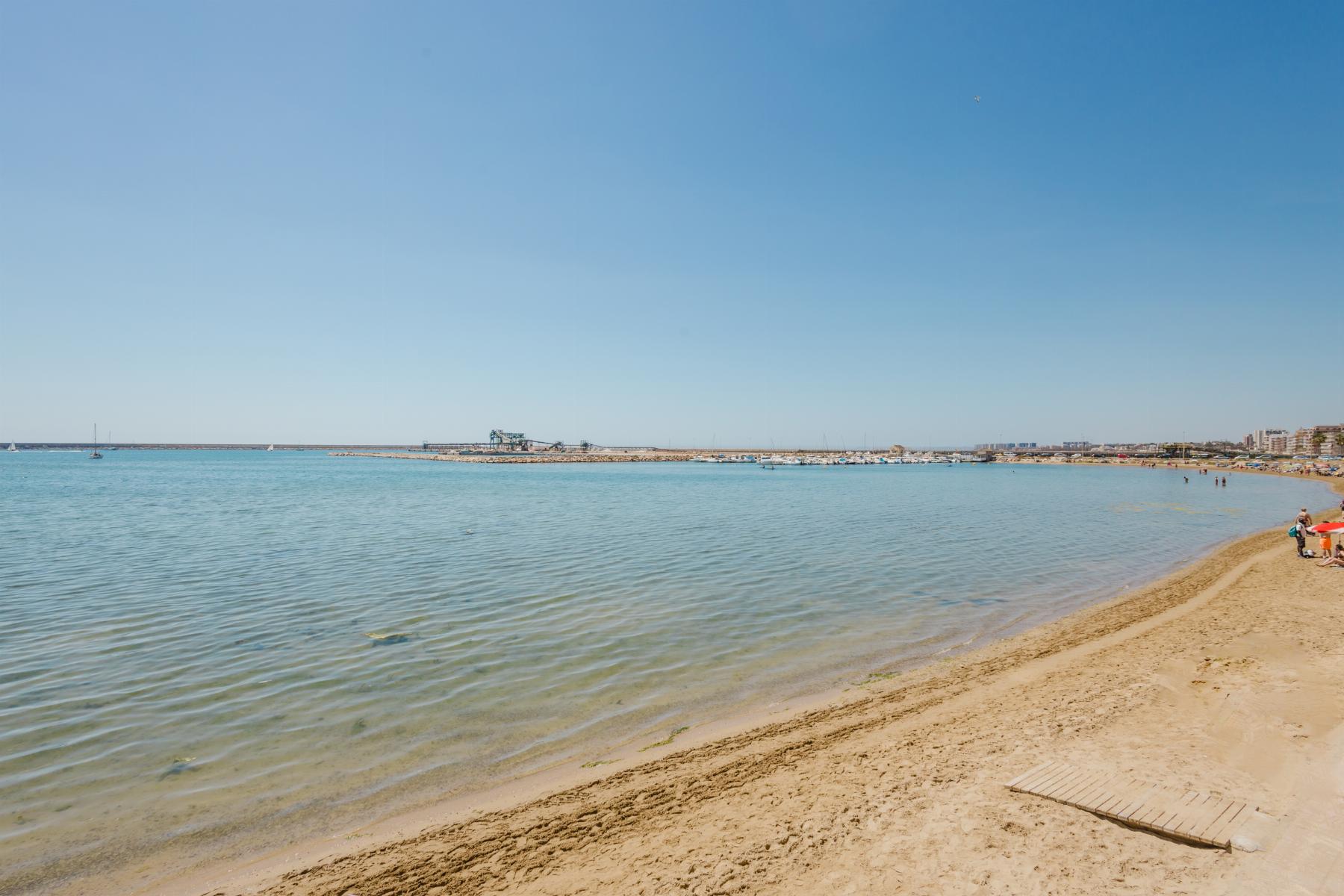 Resale - 3 Bedroom 2 Bathroom  in Torrevieja - Playa del Acequión - Alicante