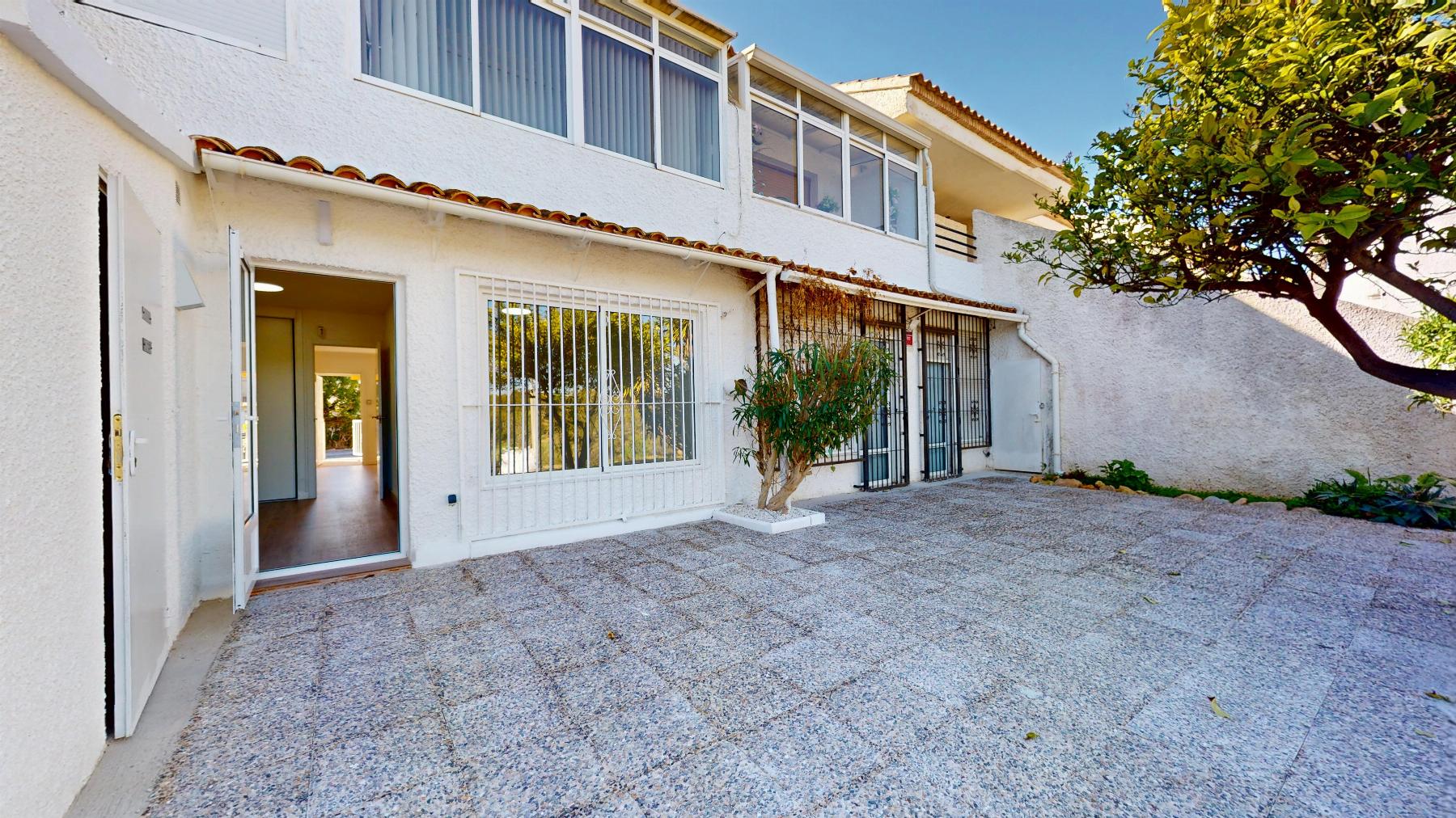 Resale - 2 Bedroom 1 Bathroom  in Orihuela Costa - Villamartin - Alicante