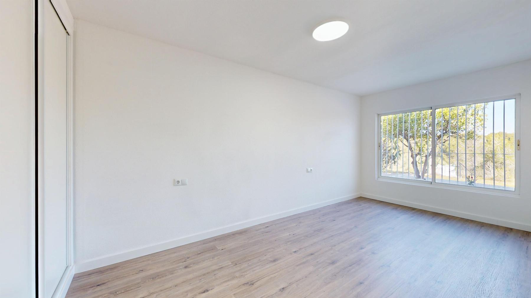 Resale - 2 Bedroom 1 Bathroom  in Orihuela Costa - Villamartin - Alicante