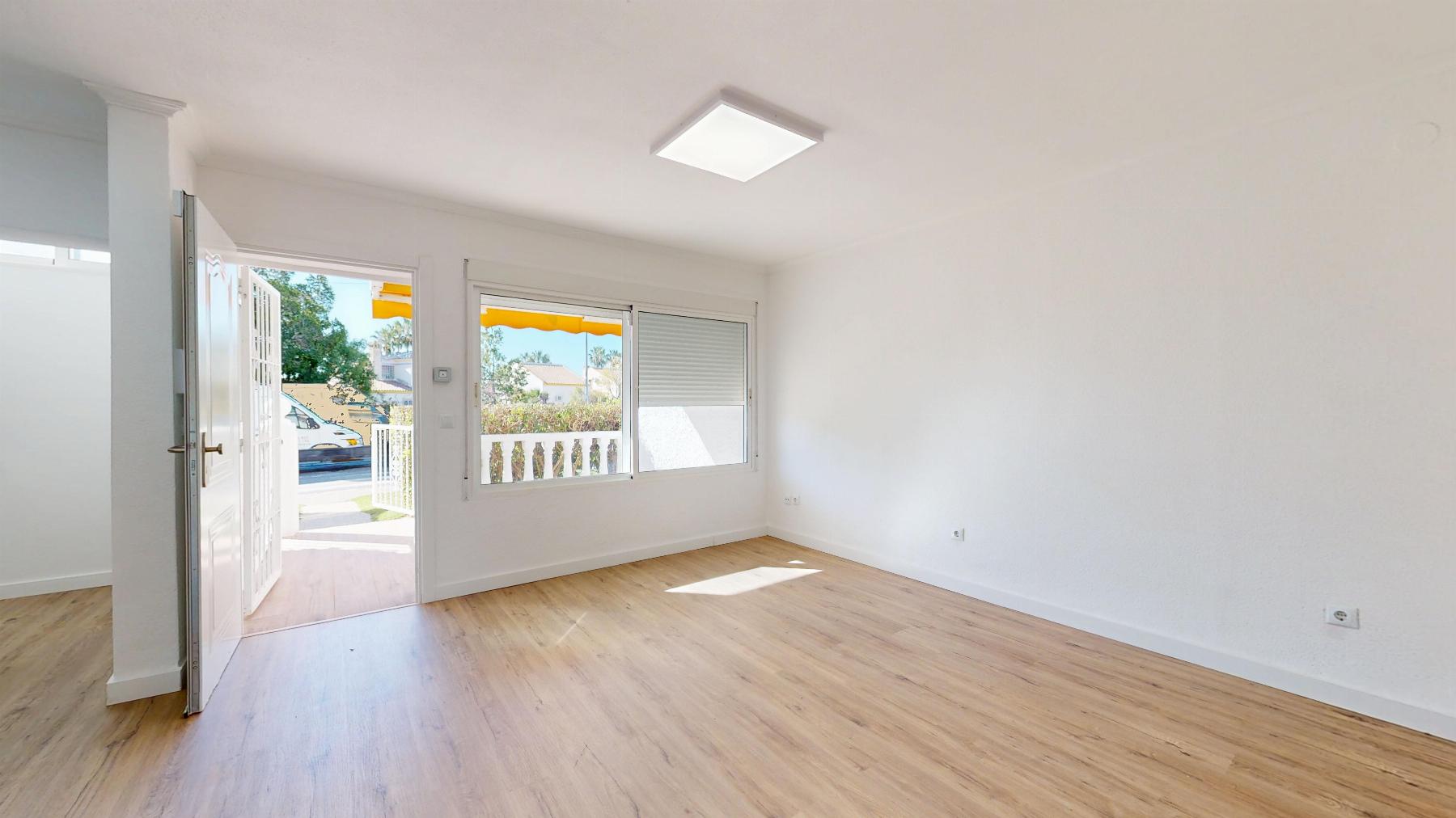 Resale - 2 Bedroom 1 Bathroom  in Orihuela Costa - Villamartin - Alicante