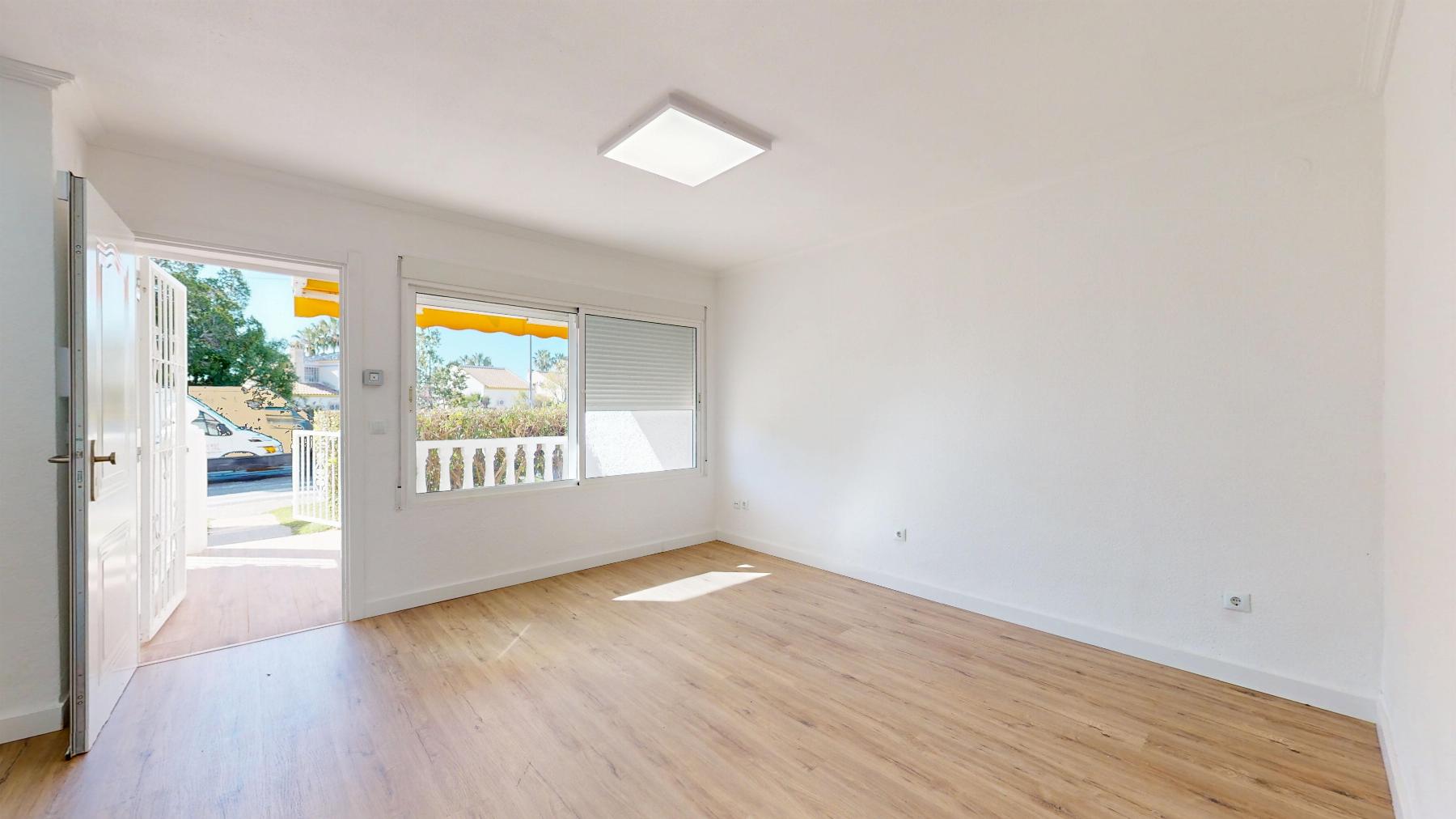 Resale - 2 Bedroom 1 Bathroom  in Orihuela Costa - Villamartin - Alicante