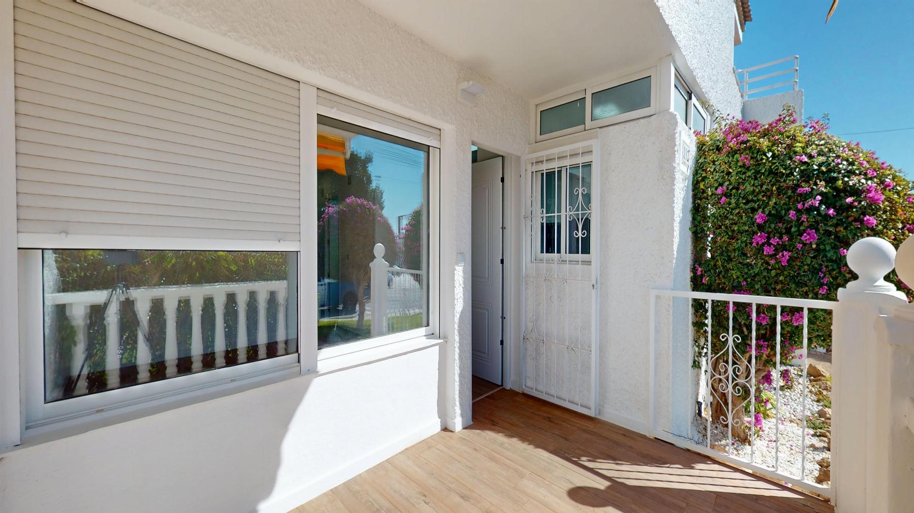 Resale - 2 Bedroom 1 Bathroom  in Orihuela Costa - Villamartin - Alicante