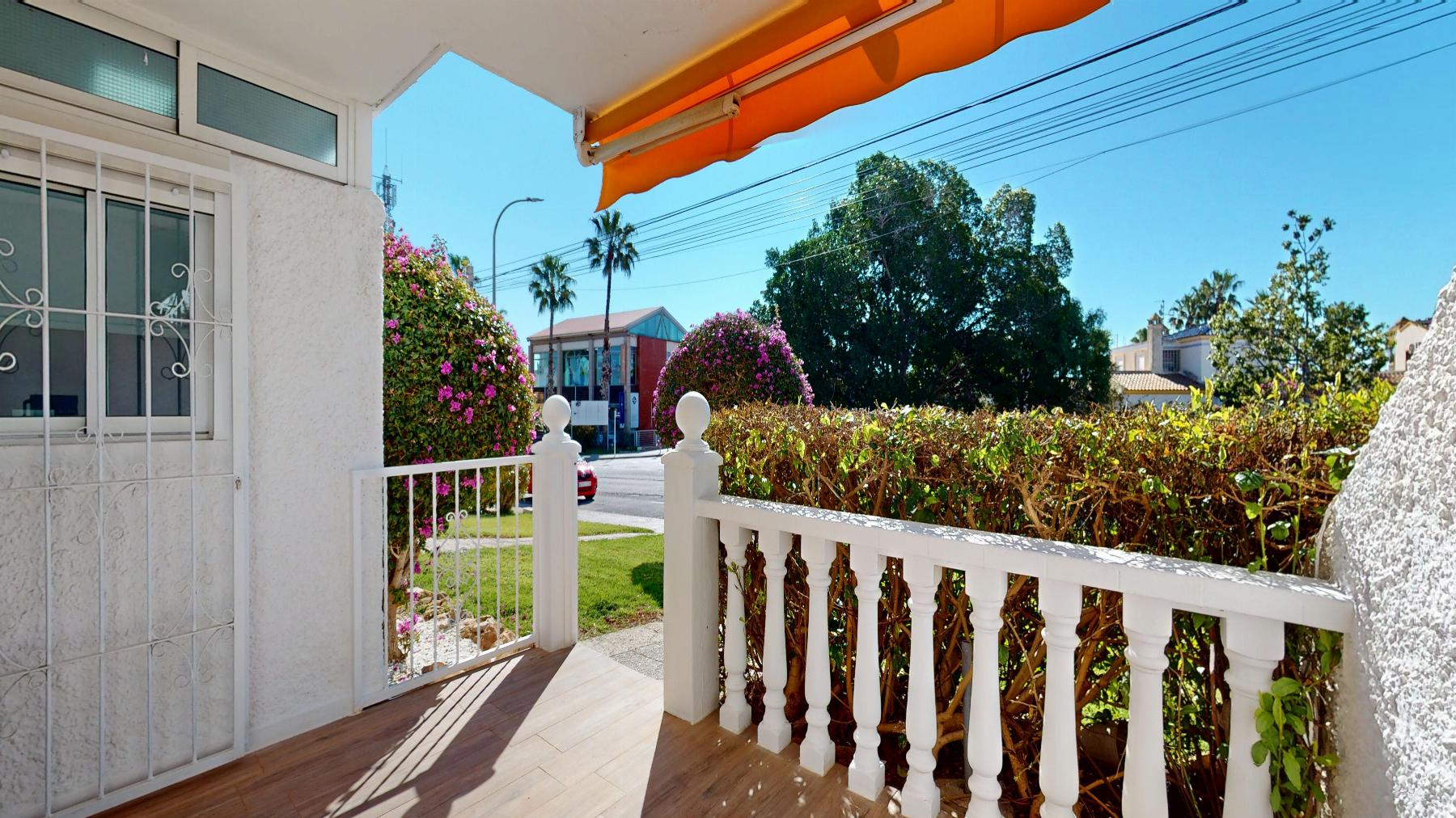Resale - 2 Bedroom 1 Bathroom  in Orihuela Costa - Villamartin - Alicante
