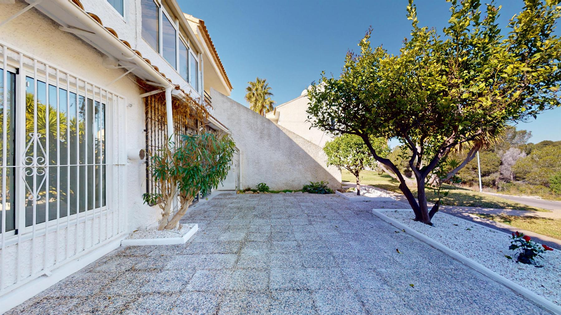 Resale - 2 Bedroom 1 Bathroom  in Orihuela Costa - Villamartin - Alicante