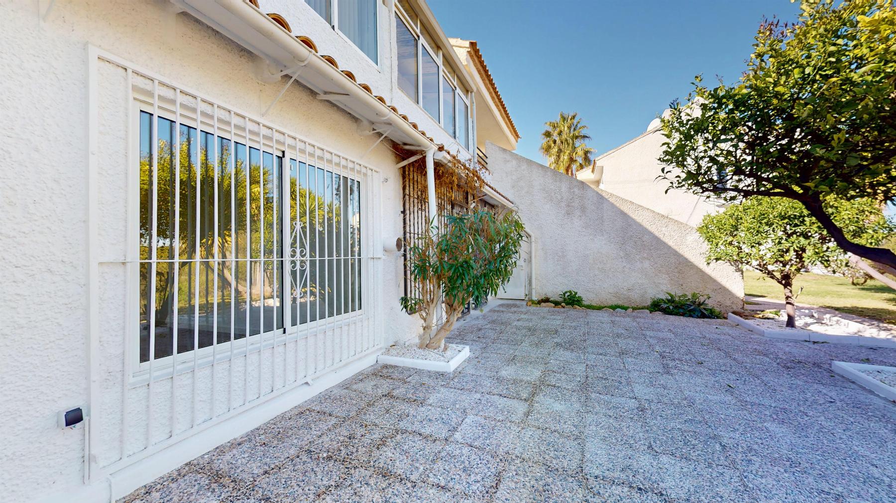 Resale - 2 Bedroom 1 Bathroom  in Orihuela Costa - Villamartin - Alicante