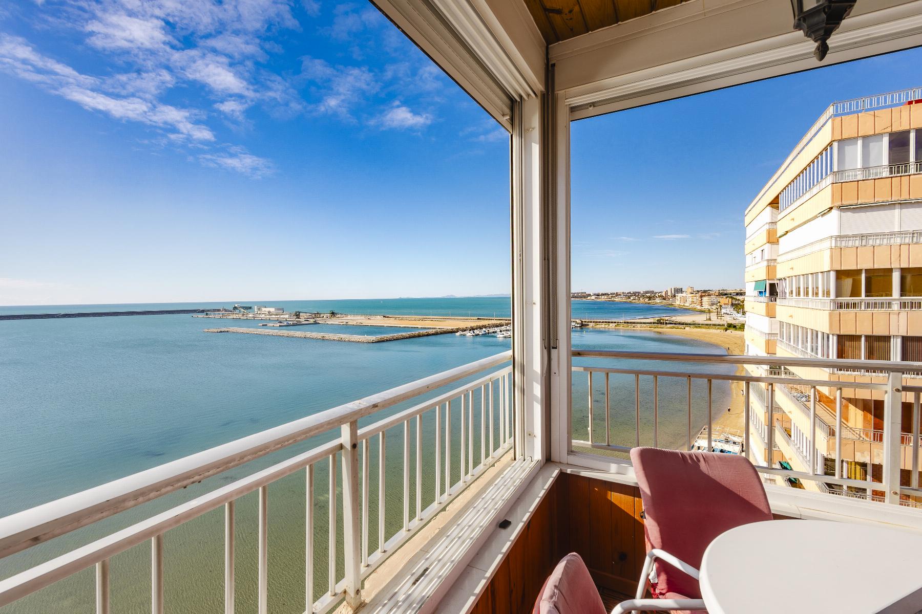 Resale - 3 Bedroom 2 Bathroom  in Torrevieja - Playa del Acequión - Alicante
