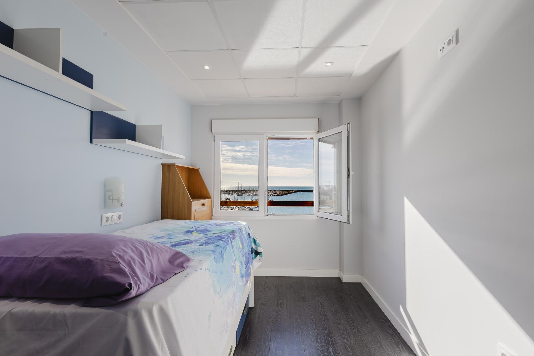 Resale - 3 Bedroom 2 Bathroom  in Torrevieja - Playa del Acequión - Alicante
