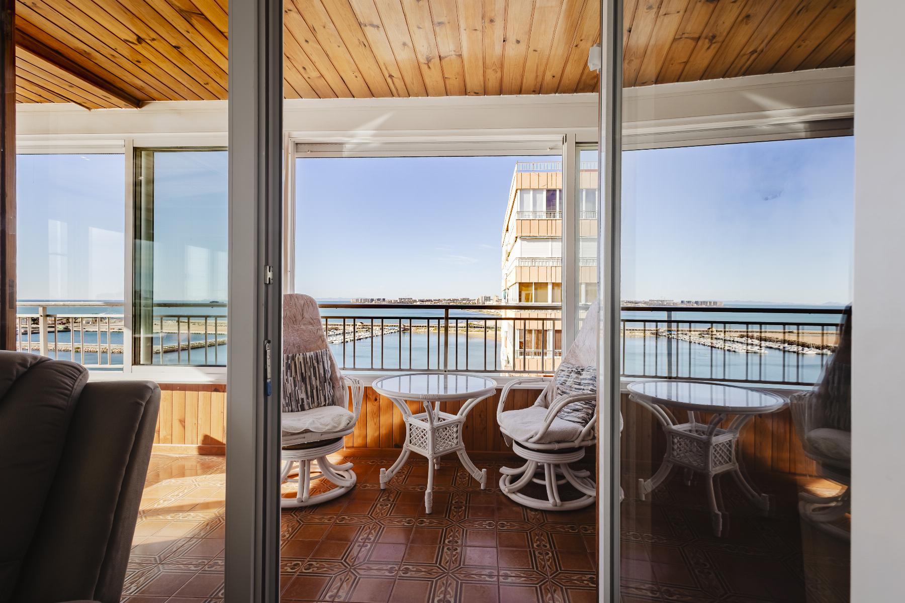 Resale - 3 Bedroom 2 Bathroom  in Torrevieja - Playa del Acequión - Alicante