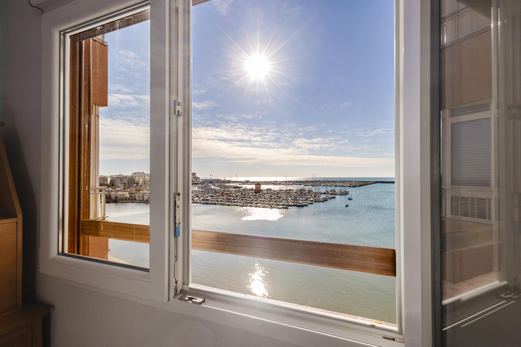 Resale - 3 Bedroom 2 Bathroom  in Torrevieja - Playa del Acequión - Alicante