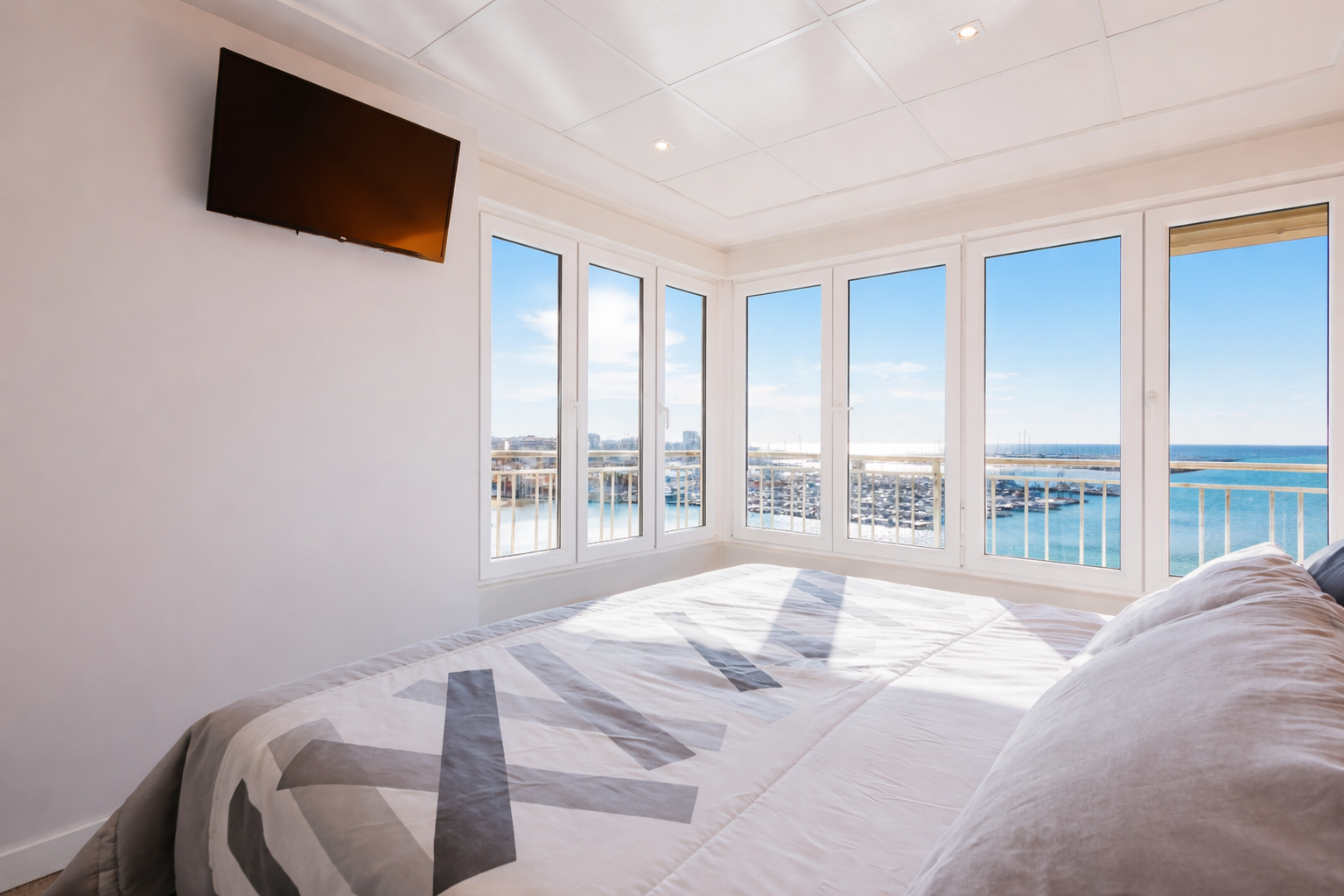 Resale - 3 Bedroom 2 Bathroom  in Torrevieja - Playa del Acequión - Alicante