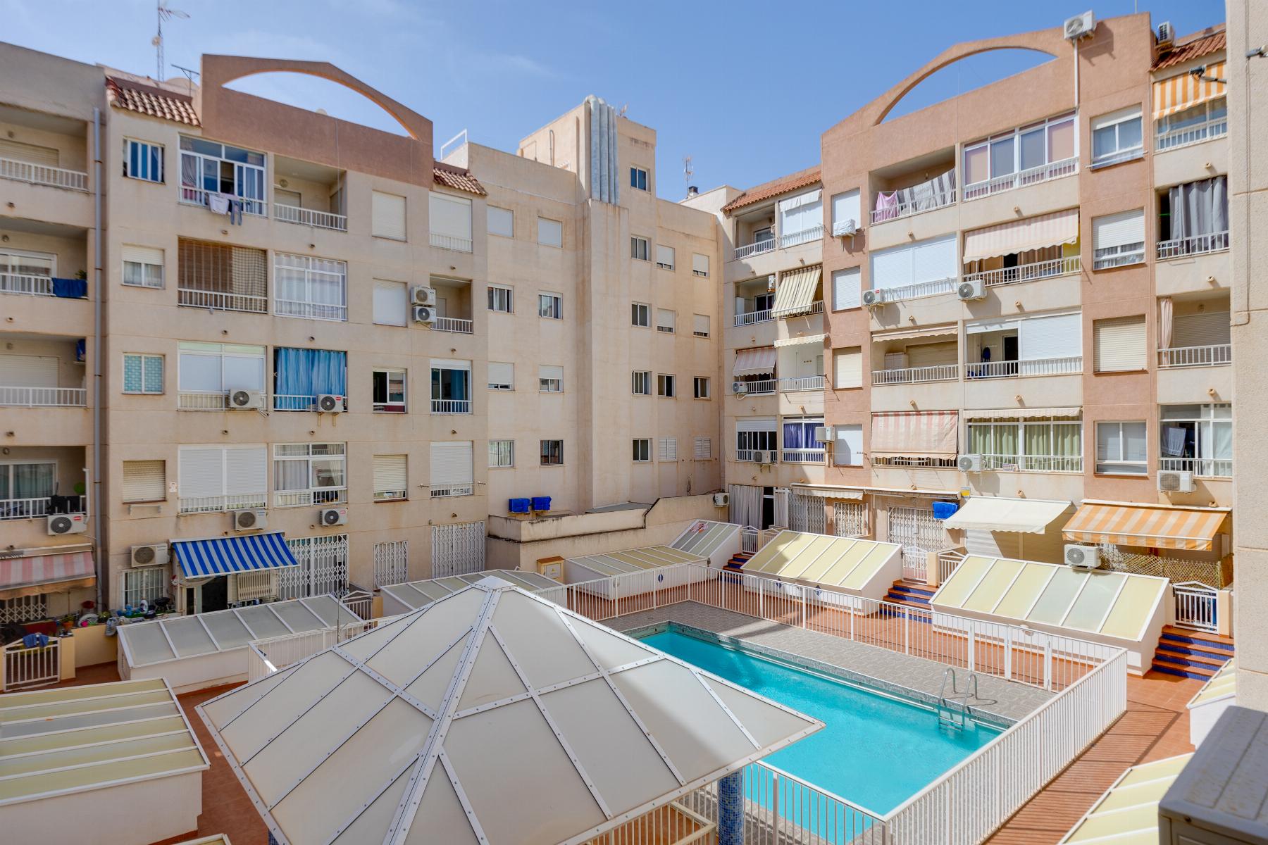 Resale - 1 Bedroom 1 Bathroom  in Torrevieja - Playa de Los Locos-Curva del Palangre - Alicante