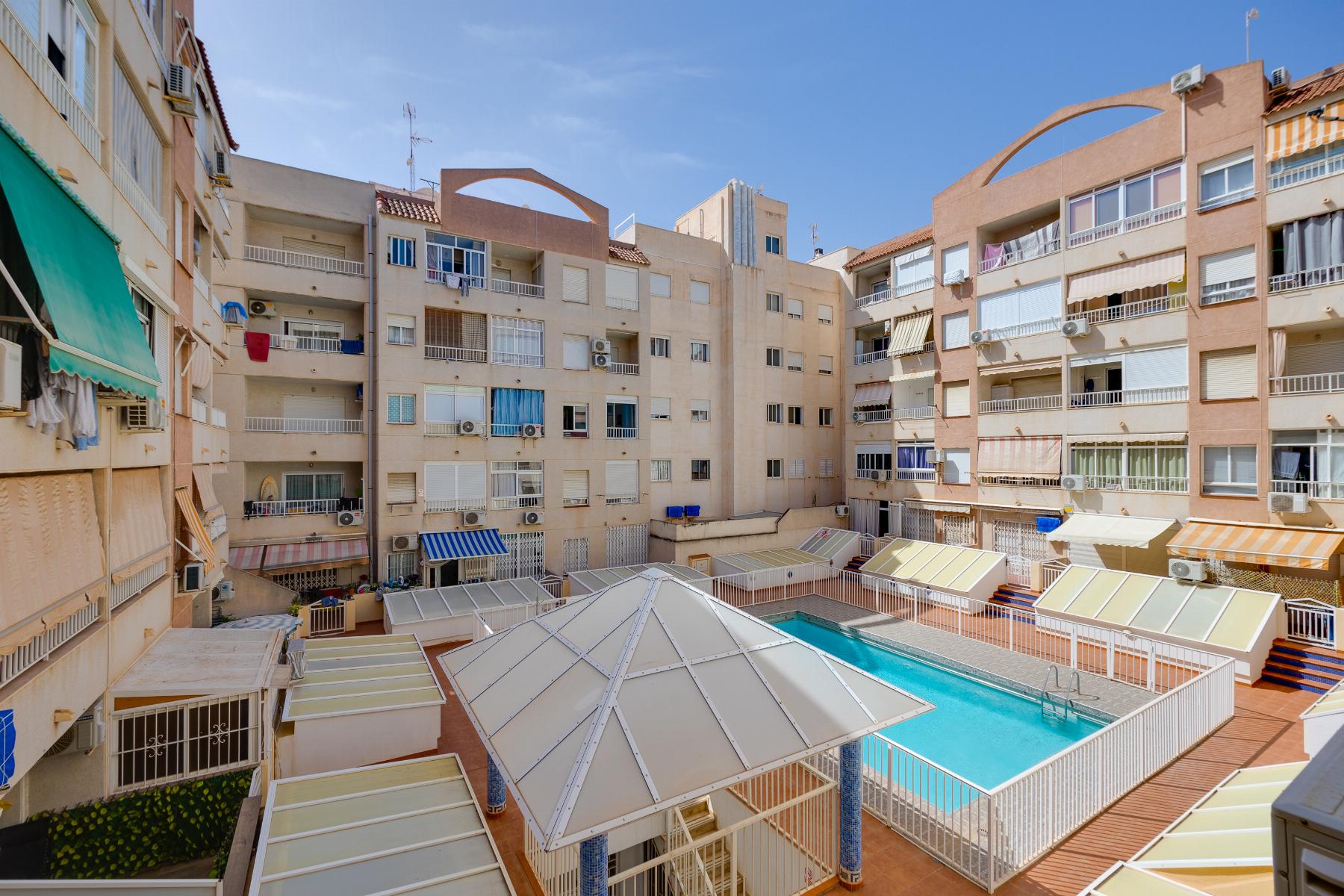 Resale - 1 Bedroom 1 Bathroom  in Torrevieja - Playa de Los Locos-Curva del Palangre - Alicante