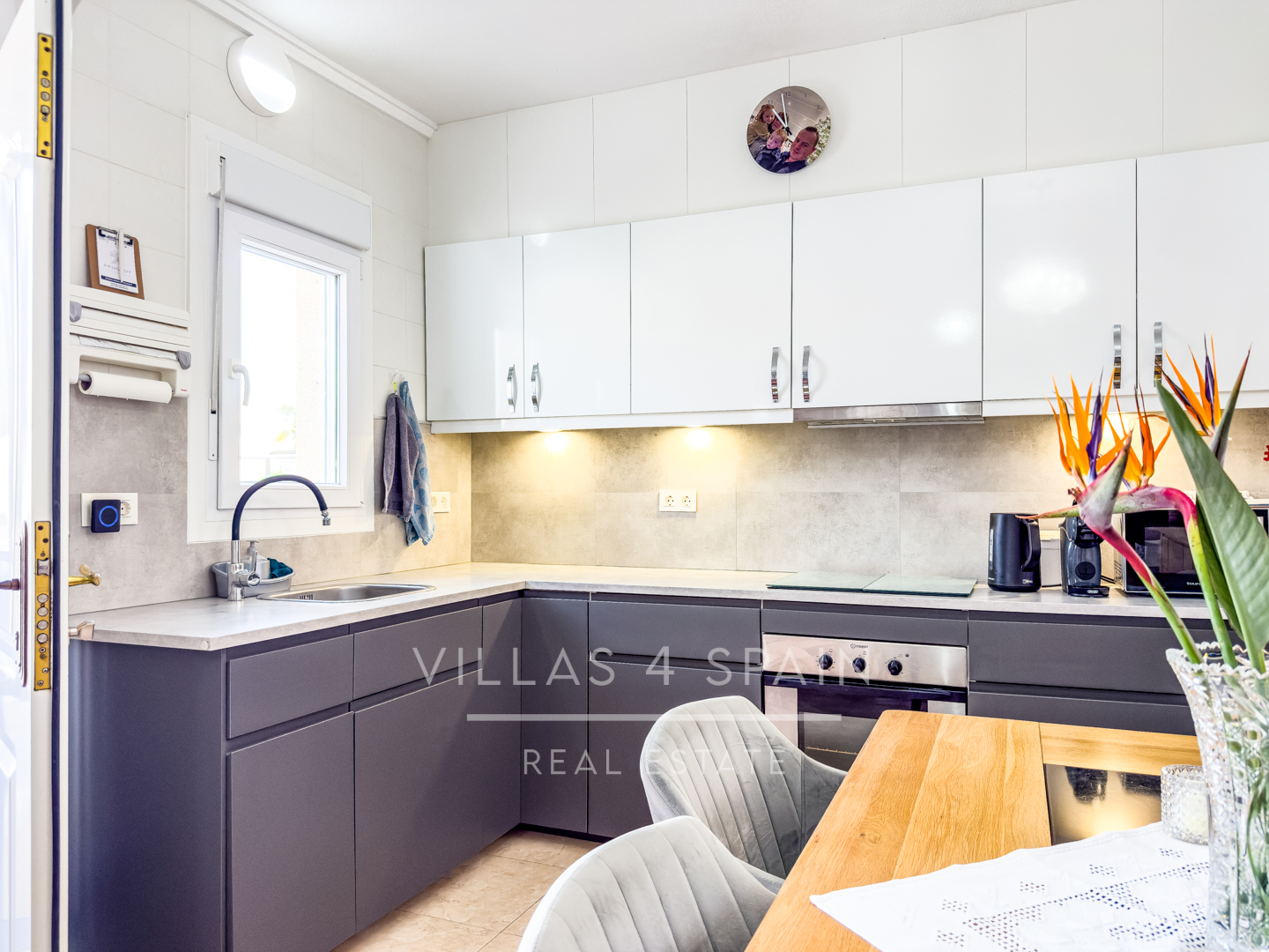 Resale - 3 Bed 2 Bath townhouse with roof terrace and community pool in Benijofar - Ciudad Quesada  - calle rio miño - Alicante