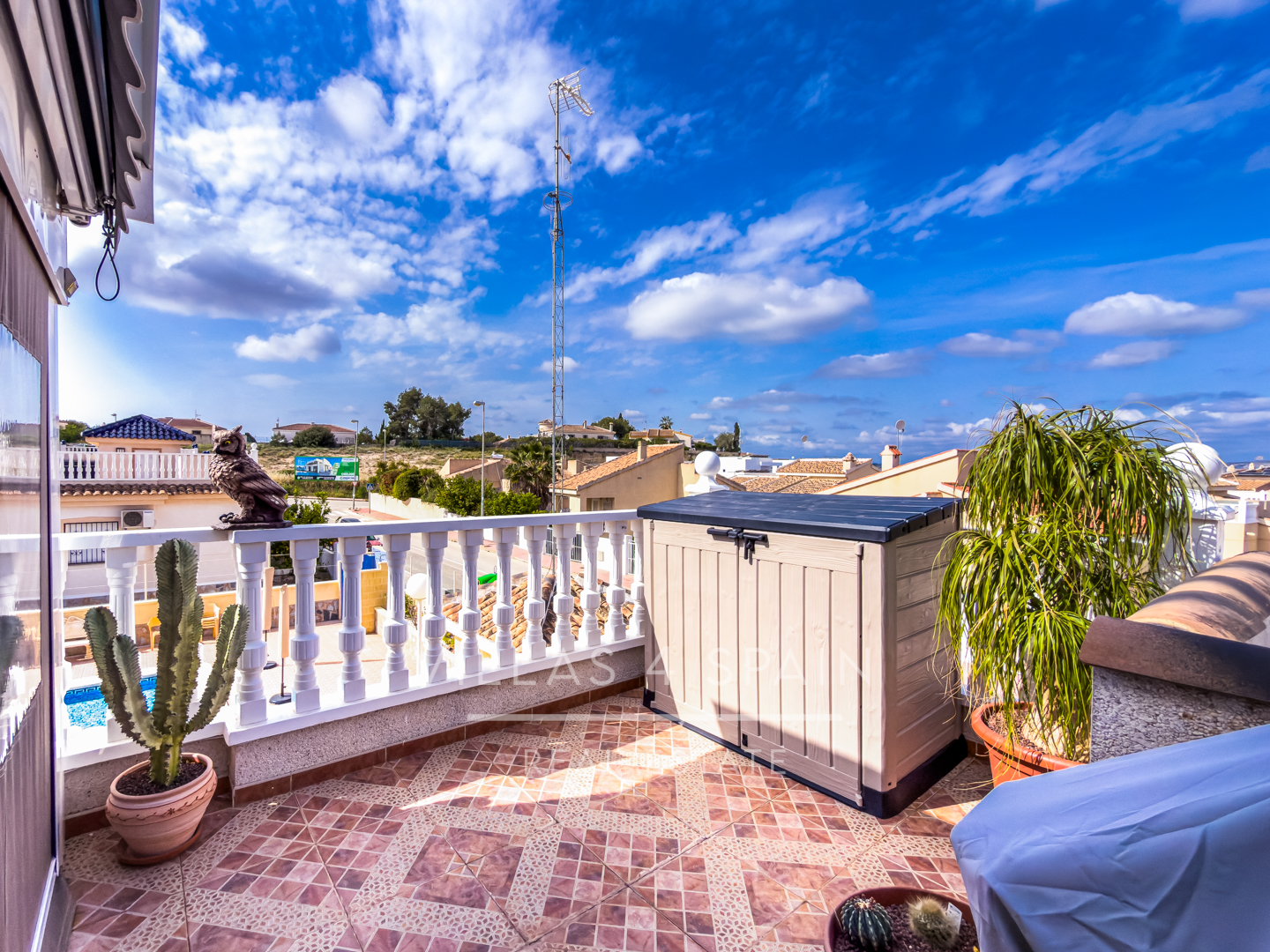 Resale - 3 Bed 2 Bath townhouse with roof terrace and community pool in Benijofar - Ciudad Quesada  - calle rio miño - Alicante