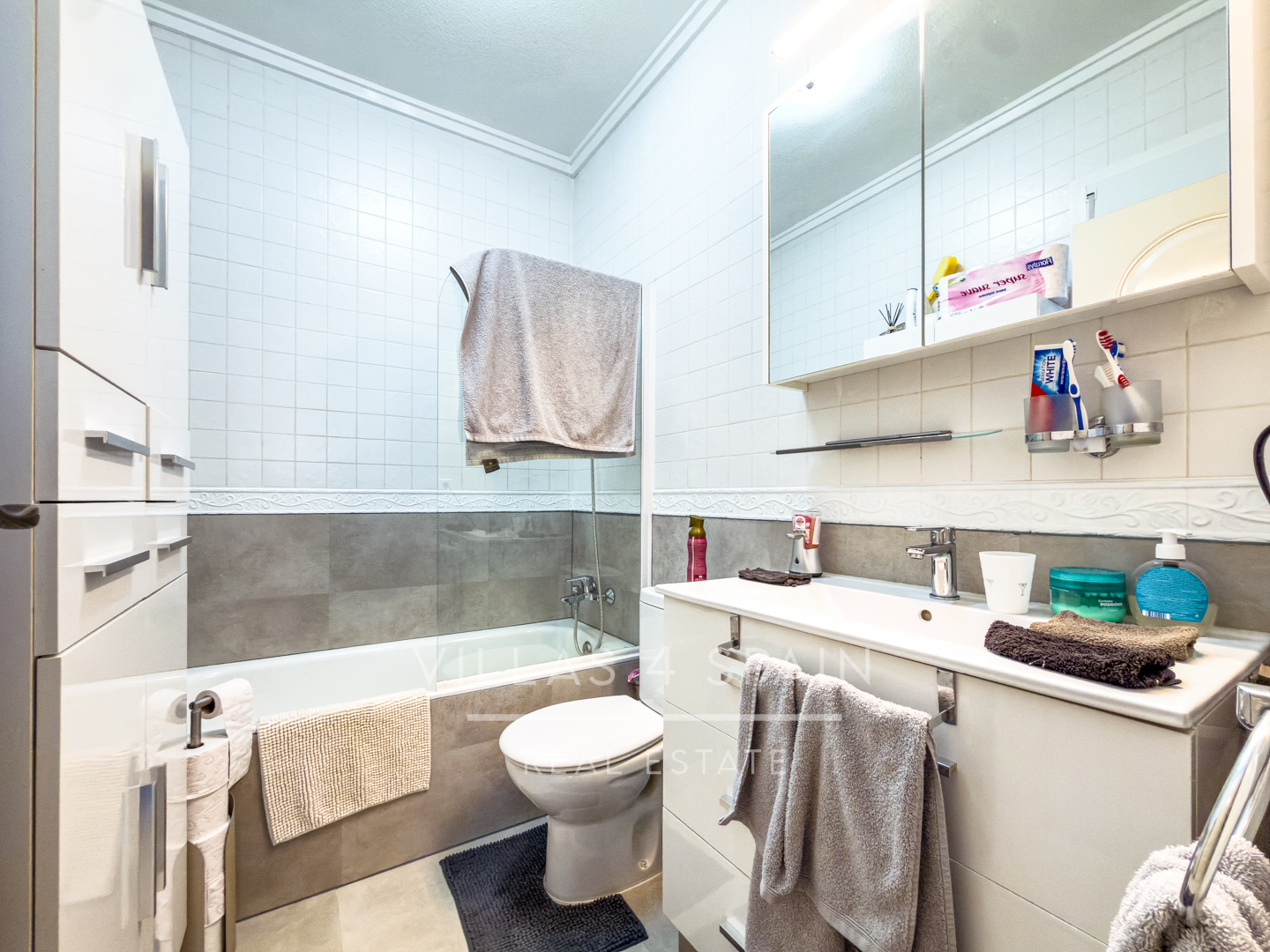 Resale - 3 Bed 2 Bath townhouse with roof terrace and community pool in Benijofar - Ciudad Quesada  - calle rio miño - Alicante