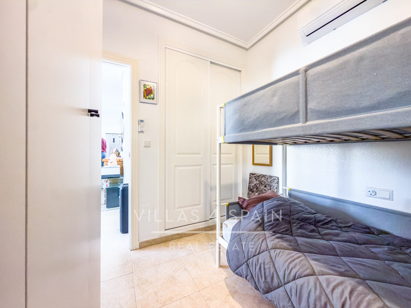 Resale - 3 Bed 2 Bath townhouse with roof terrace and community pool in Benijofar - Ciudad Quesada  - calle rio miño - Alicante