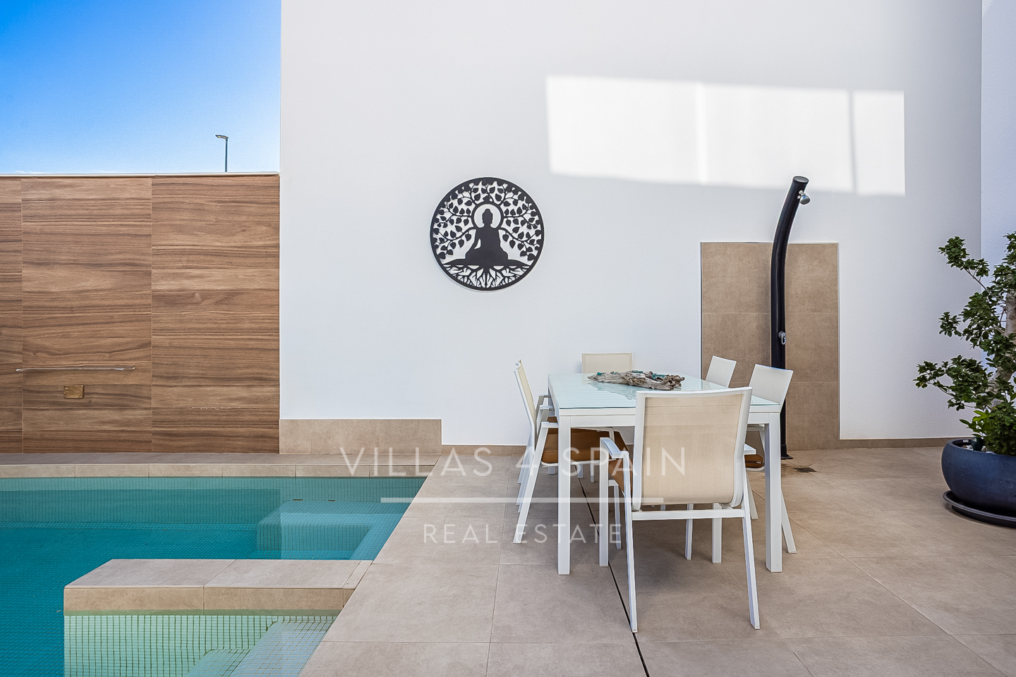 Resale - 3 bed 3 bath modern villa with private pool for sale in Benijofar, Alicante - calle felipe hernandez - Alicante