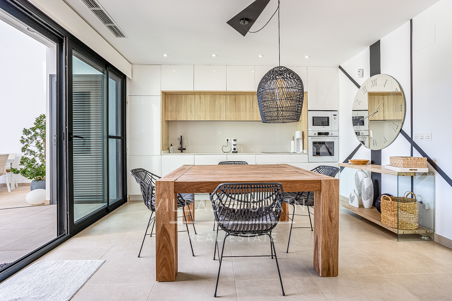 Resale - 3 bed 3 bath modern villa with private pool for sale in Benijofar, Alicante - calle felipe hernandez - Alicante