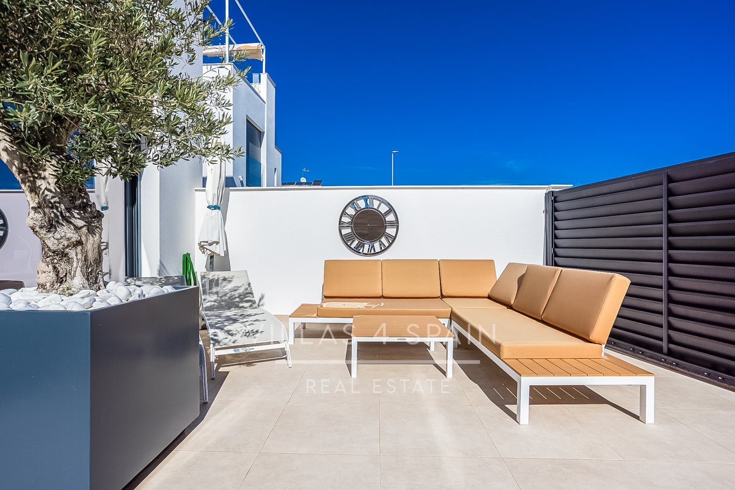 Resale - 3 bed 3 bath modern villa with private pool for sale in Benijofar, Alicante - calle felipe hernandez - Alicante