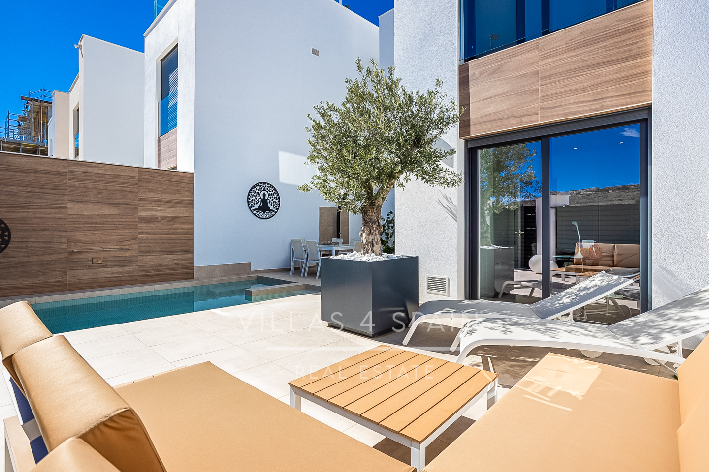 Resale - 3 bed 3 bath modern villa with private pool for sale in Benijofar, Alicante - calle felipe hernandez - Alicante