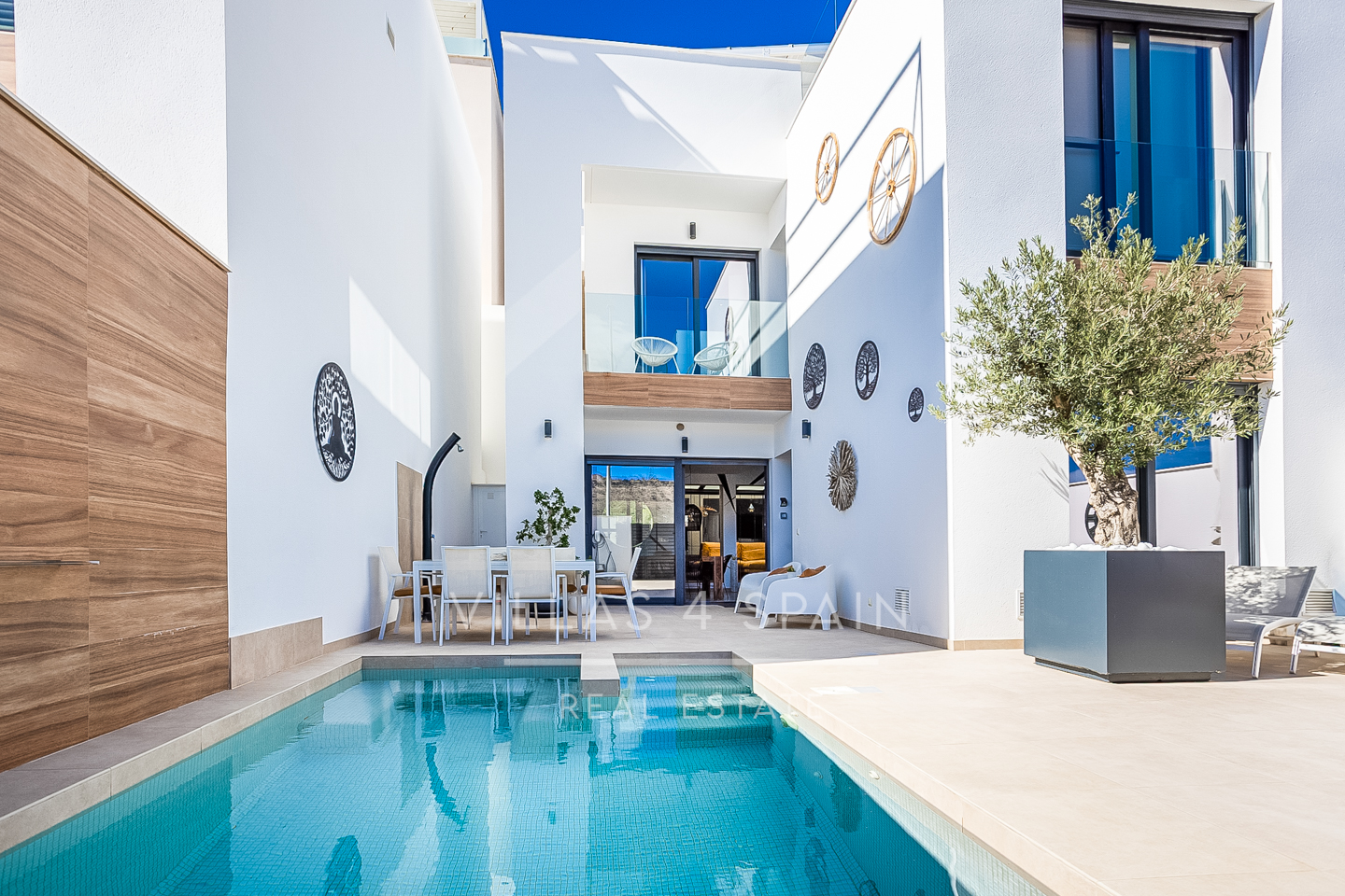 Resale - 3 bed 3 bath modern villa with private pool for sale in Benijofar, Alicante - calle felipe hernandez - Alicante