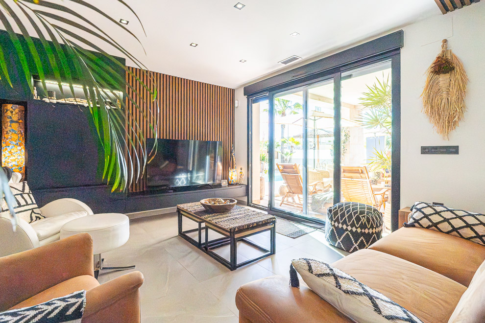 Resale - 4 bed 2 bath villa with private pool for sale in Benijofar - calle goya - Alicante