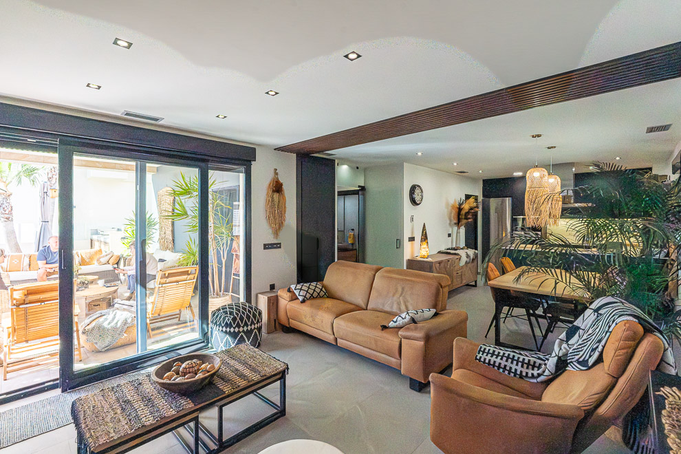 Resale - 4 bed 2 bath villa with private pool for sale in Benijofar - calle goya - Alicante