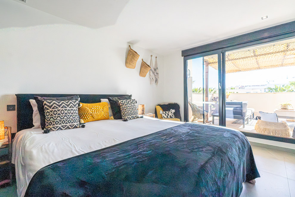 Resale - 4 bed 2 bath villa with private pool for sale in Benijofar - calle goya - Alicante