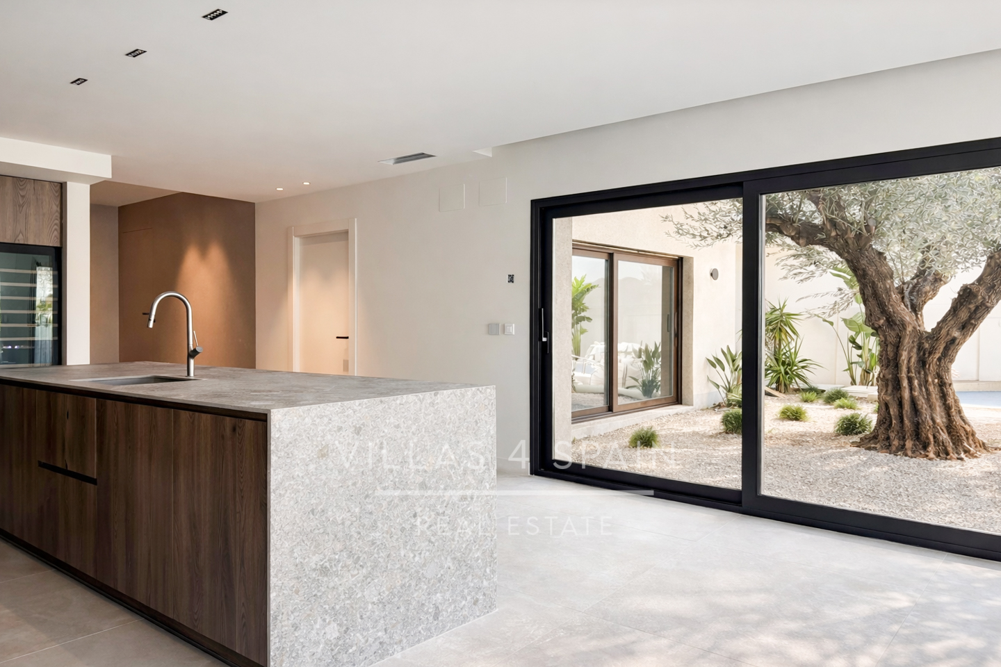 New Build - 4 Bed 4 Bath new build luxury villa in La Marina Alicante - calle estatua de libertad  - Alicante