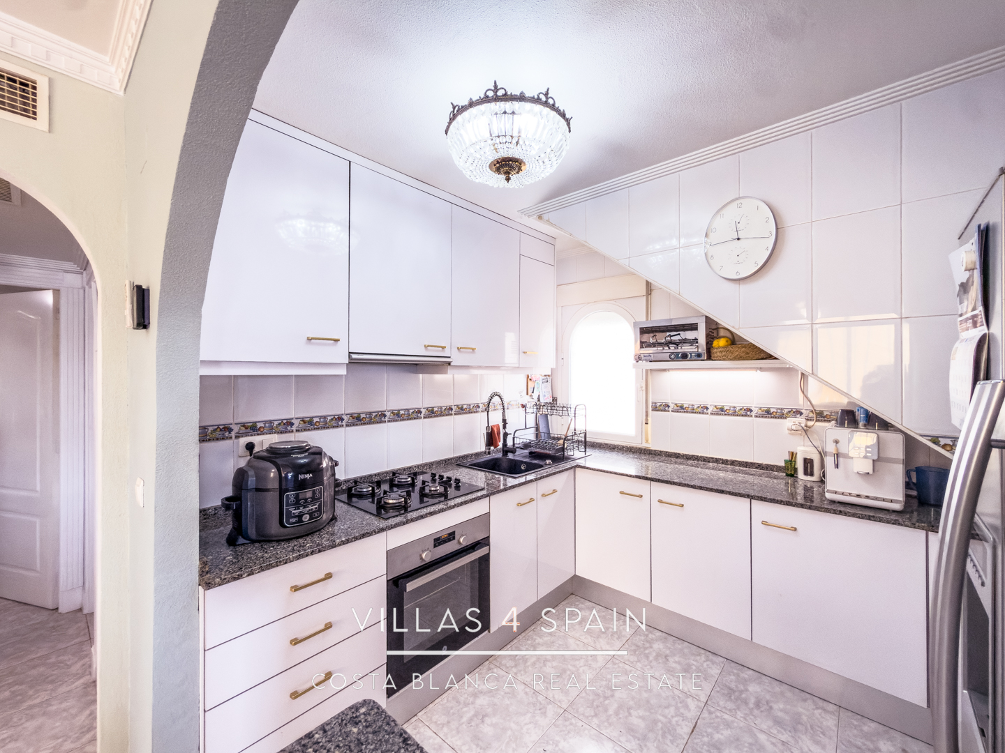 Resale - 3 Bed 2 Bath Villa with underbuild in La Marina Alicante - av. de londres - Alicante