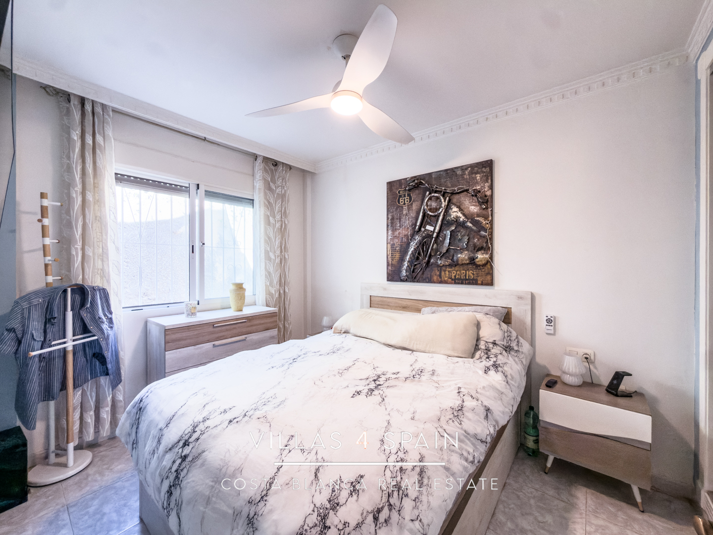 Resale - 3 Bed 2 Bath Villa with underbuild in La Marina Alicante - av. de londres - Alicante