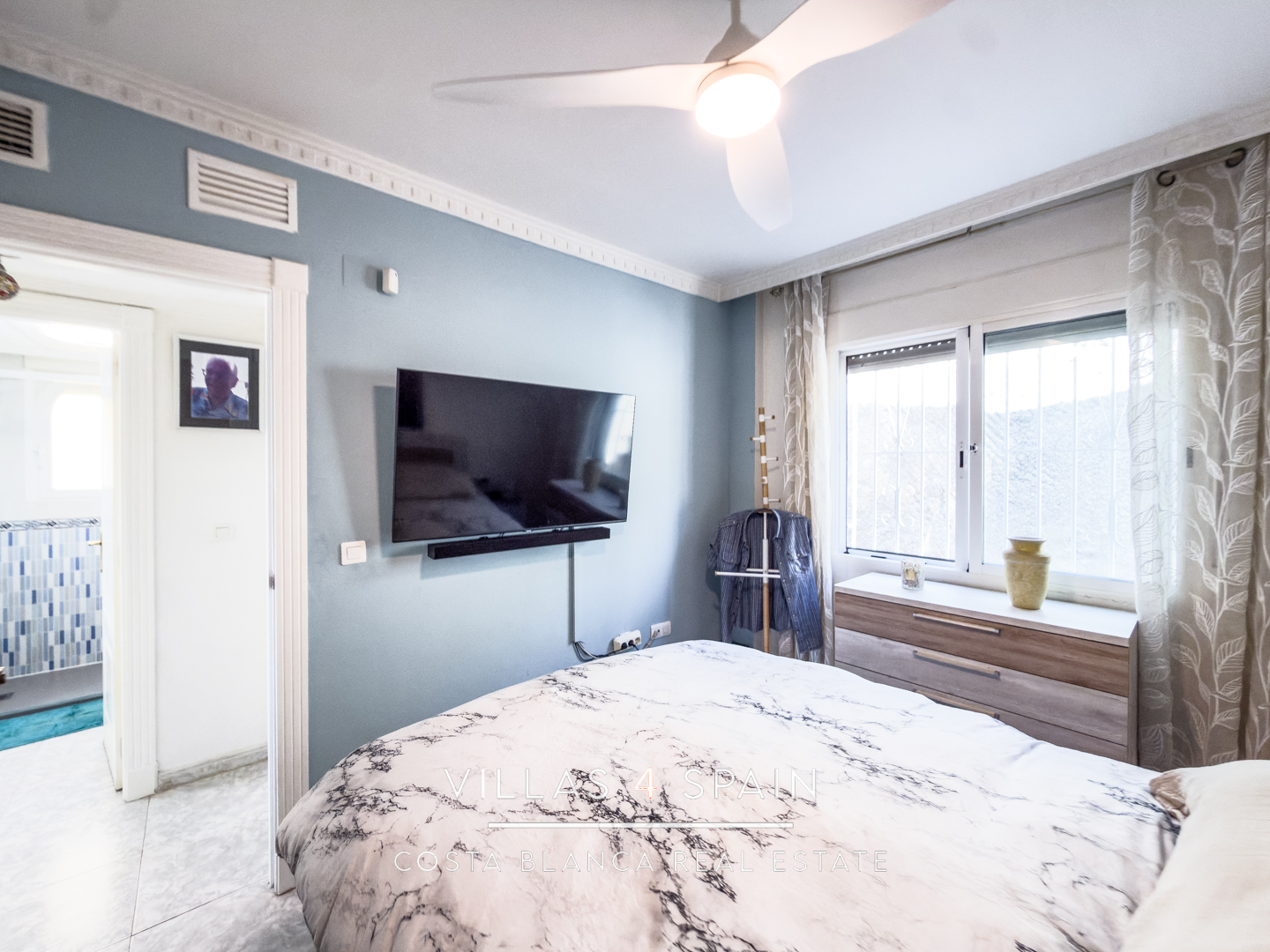 Resale - 3 Bed 2 Bath Villa with underbuild in La Marina Alicante - av. de londres - Alicante