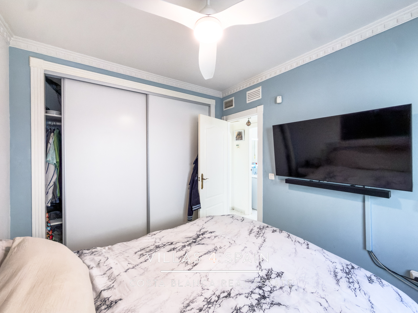 Resale - 3 Bed 2 Bath Villa with underbuild in La Marina Alicante - av. de londres - Alicante