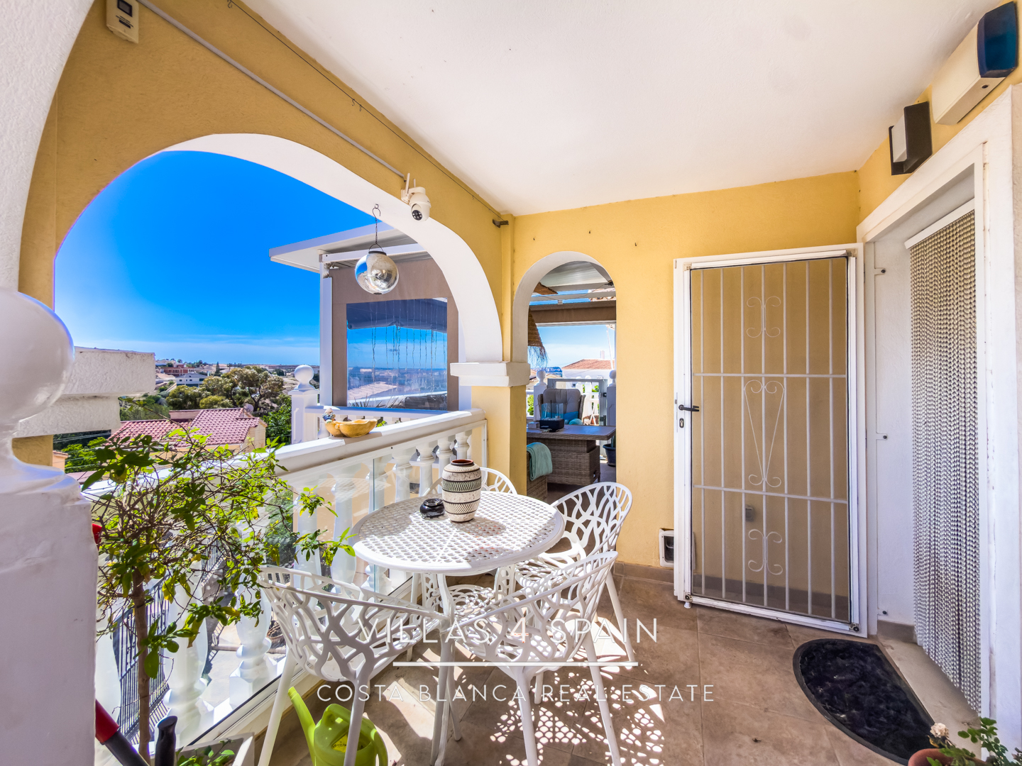 Resale - 3 Bed 2 Bath Villa with underbuild in La Marina Alicante - av. de londres - Alicante