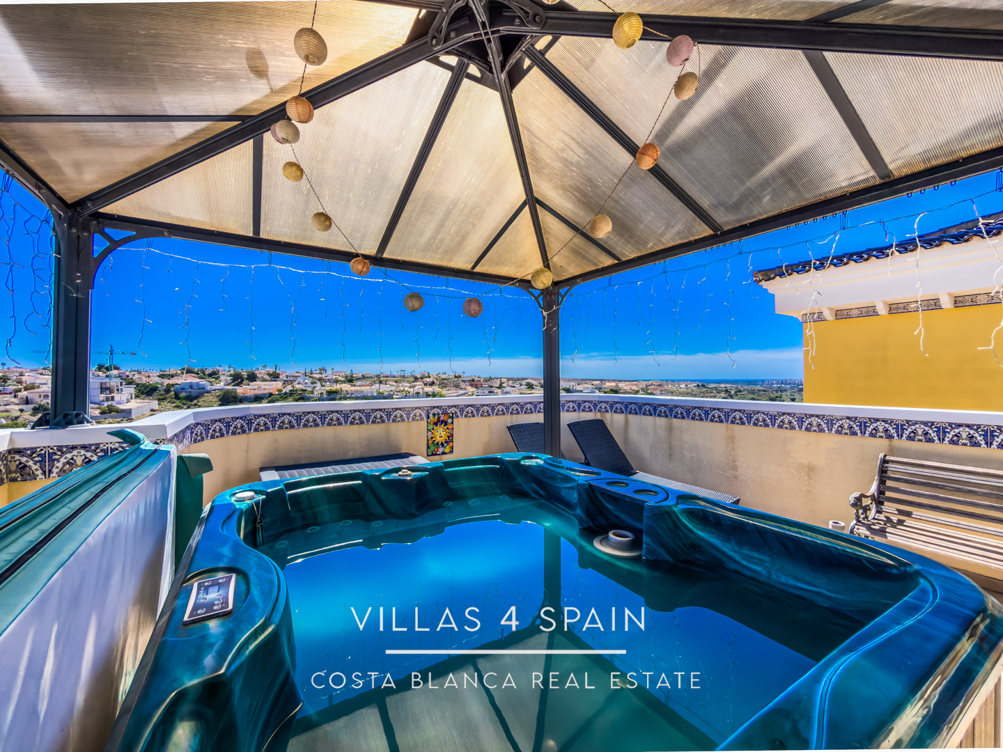 Resale - 3 Bed 2 Bath Villa with underbuild in La Marina Alicante - av. de londres - Alicante