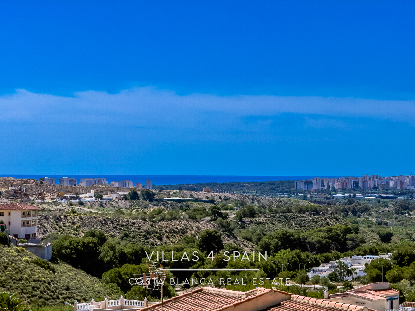Resale - 3 Bed 2 Bath Villa with underbuild in La Marina Alicante - av. de londres - Alicante
