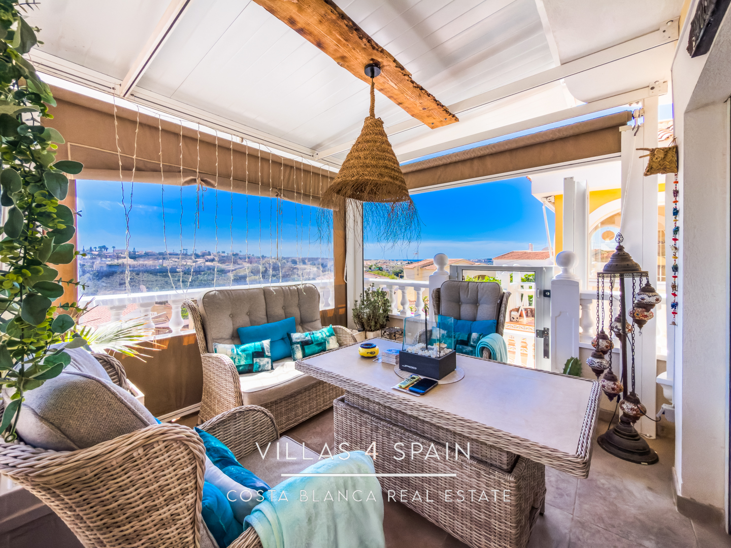 Resale - 3 Bed 2 Bath Villa with underbuild in La Marina Alicante - av. de londres - Alicante