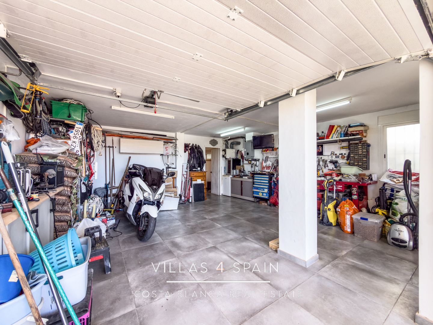 Resale - 3 Bed 2 Bath Villa with underbuild in La Marina Alicante - av. de londres - Alicante