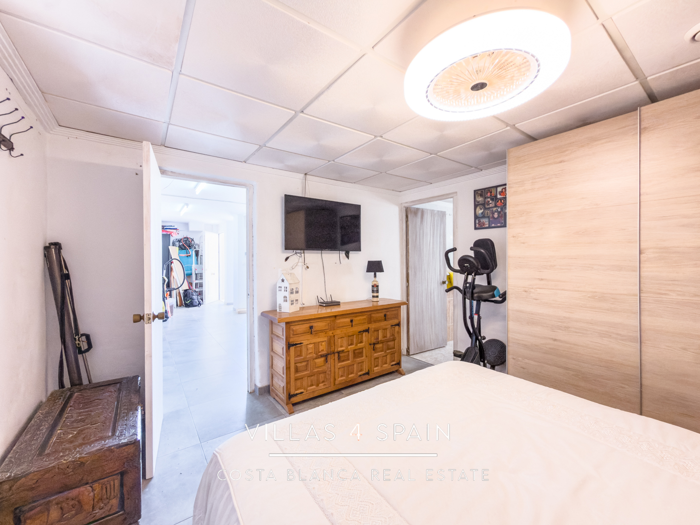Resale - 3 Bed 2 Bath Villa with underbuild in La Marina Alicante - av. de londres - Alicante