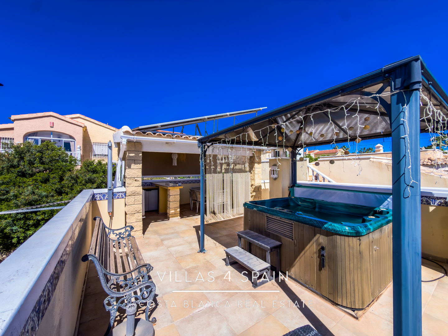 Resale - 3 Bed 2 Bath Villa with underbuild in La Marina Alicante - av. de londres - Alicante