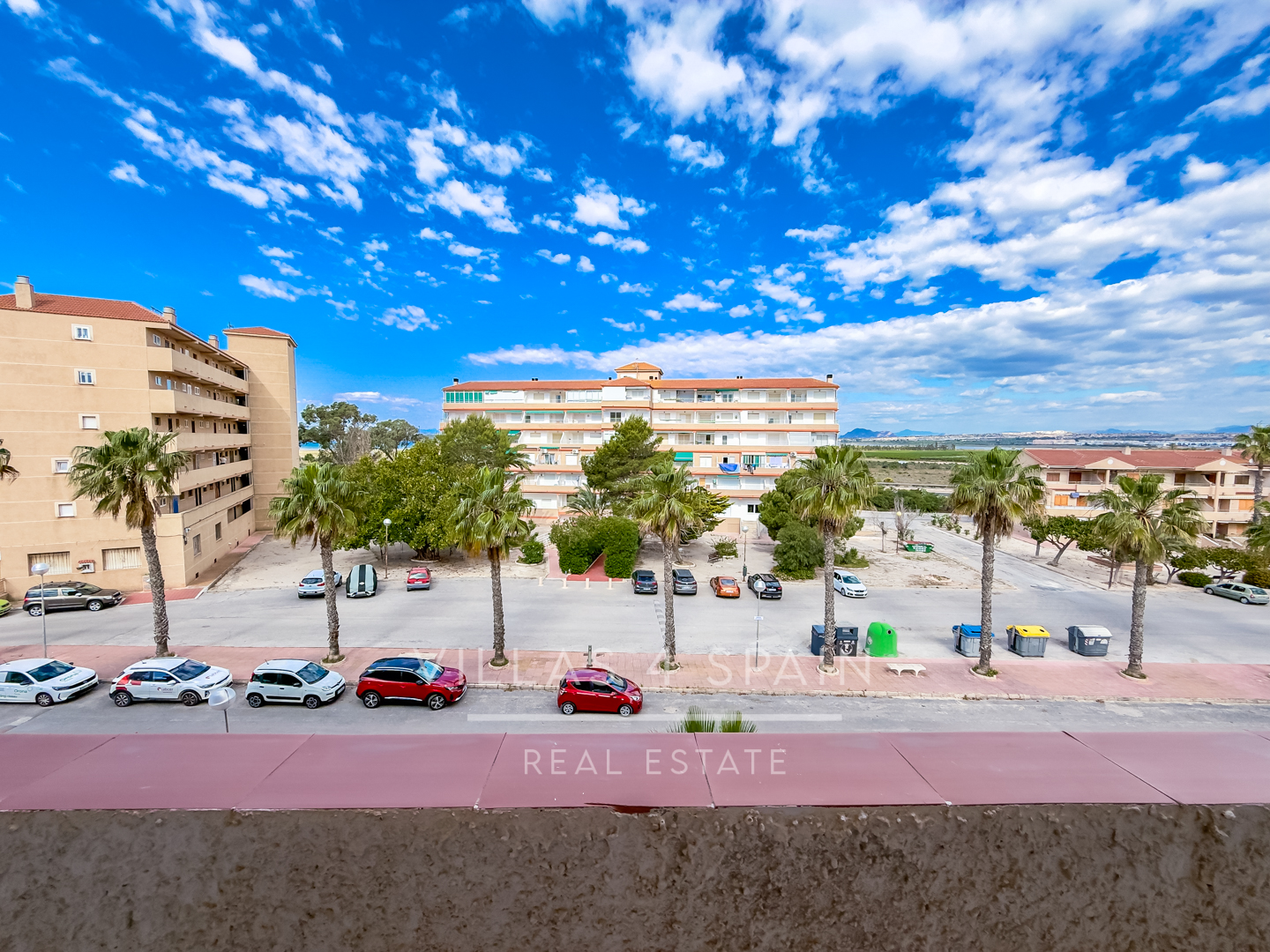 Resale - 2 Bed 1 Bath apartment with sea views and beach access directly in front - partida lomas del polo - Alicante