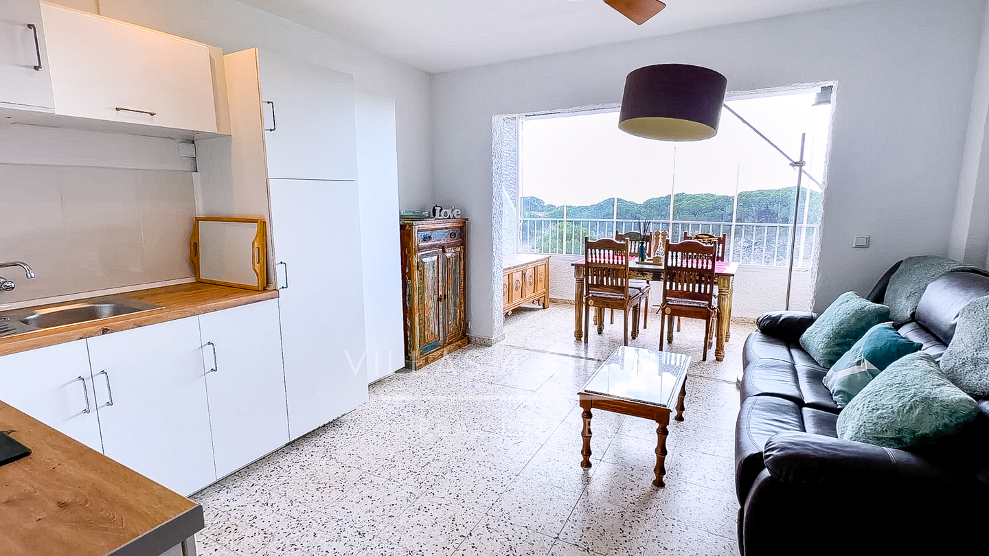 Resale - 2 Bed 1 Bath apartment with sea views and beach access directly in front - partida lomas del polo - Alicante