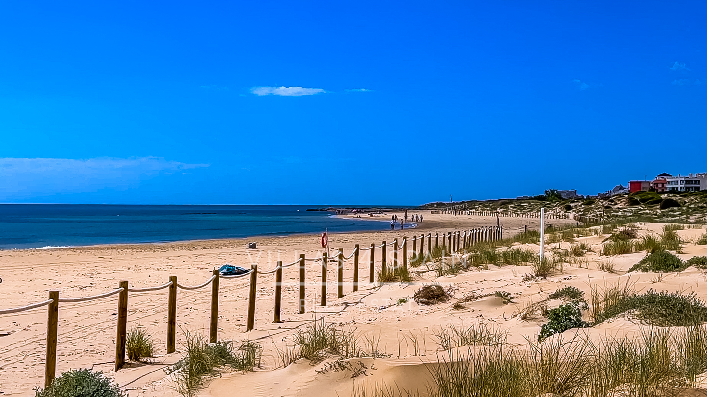 Resale - 2 Bed 1 Bath apartment with sea views and beach access directly in front - partida lomas del polo - Alicante